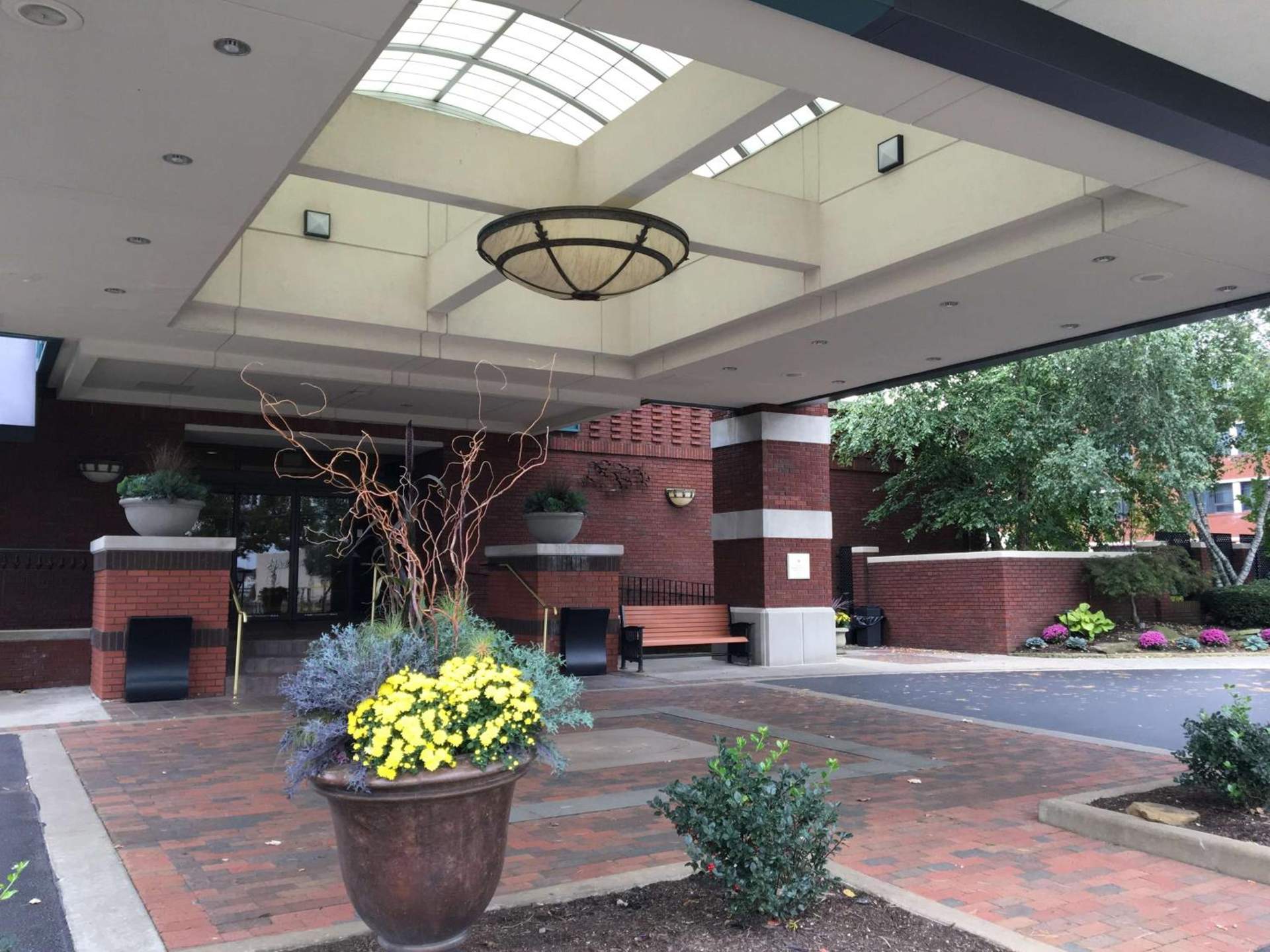 DoubleTree by Hilton Akron Fairlawn