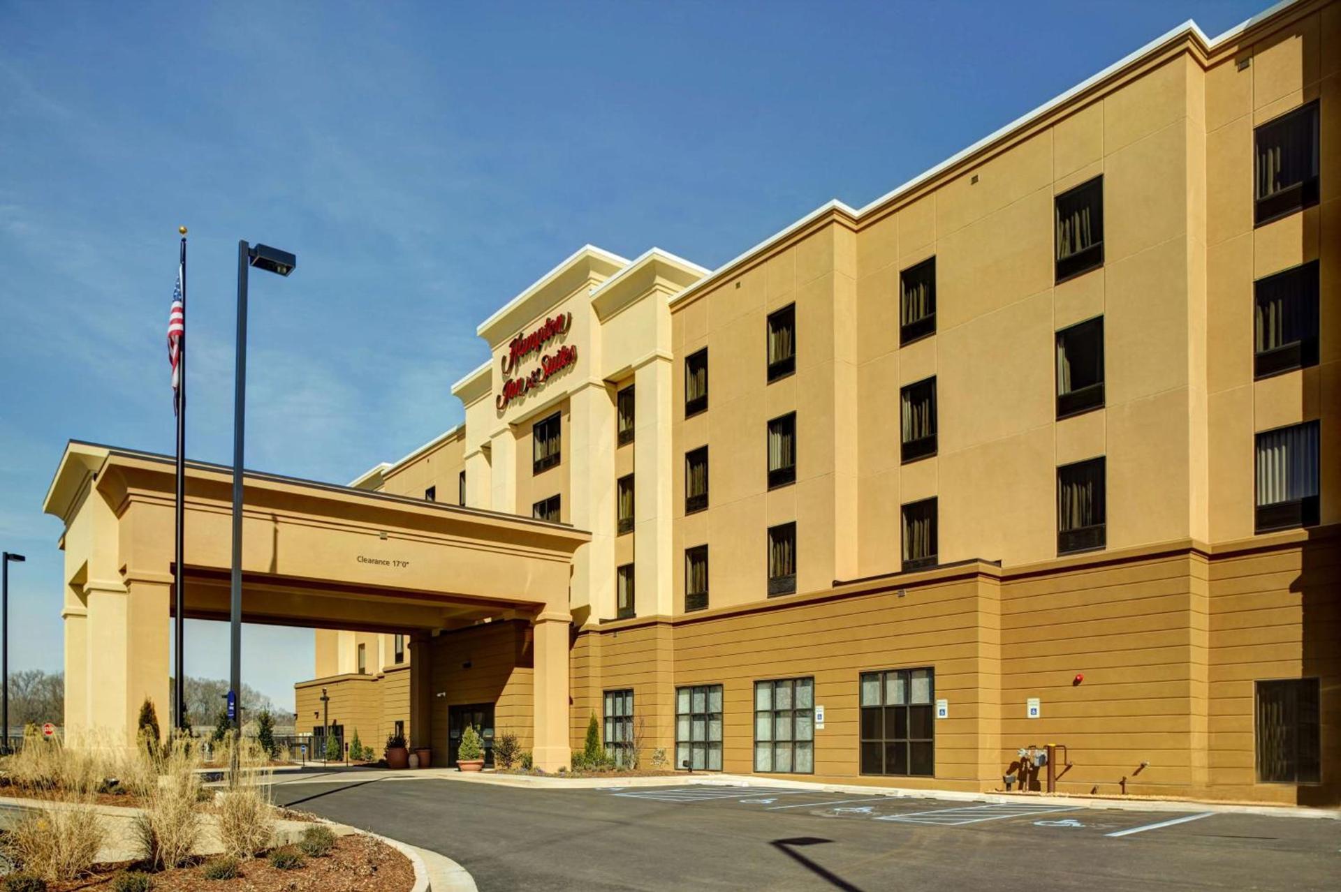 Hampton Inn and Suites Columbus, MS — hotel in Columbus
