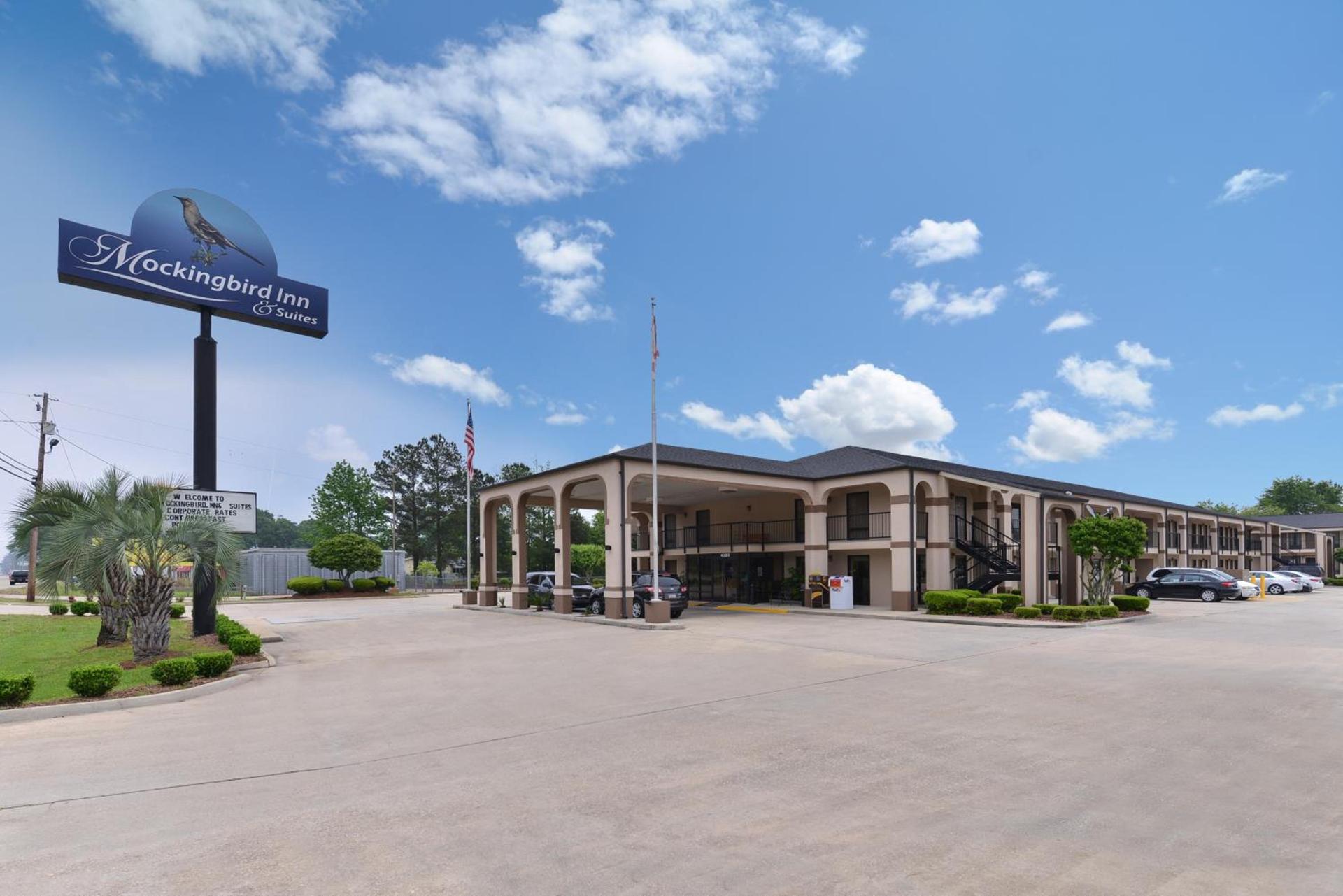 Mockingbird Inn & Suites — hotel in Monroeville