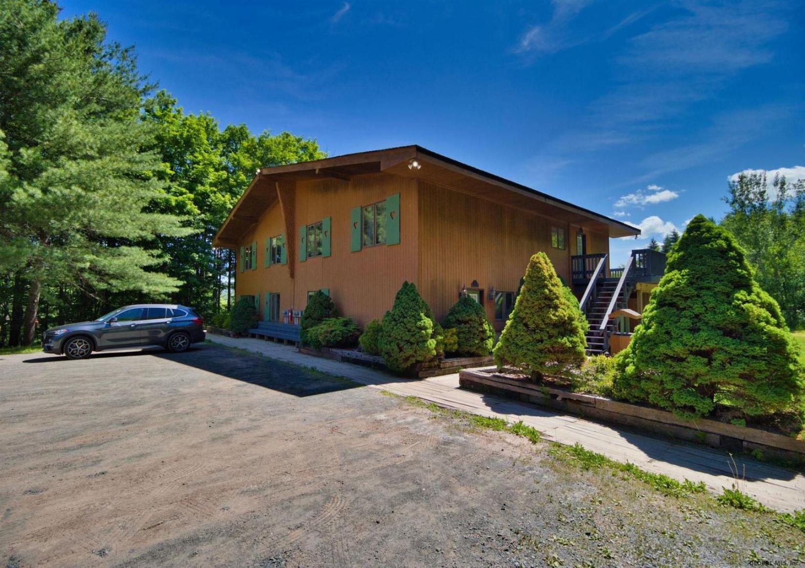 The Haüs Windham - Spacious Suites, Hot Tub, Mountain Views! — hotel in Windham
