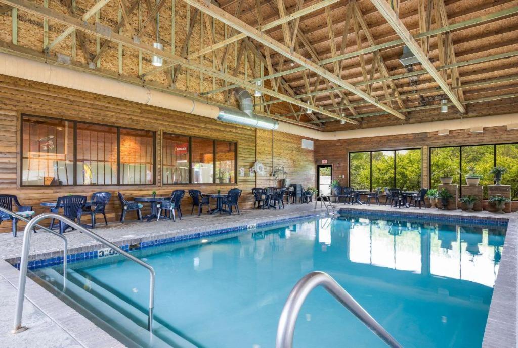 Lakeside Suites — hotel in Elkhart Lake