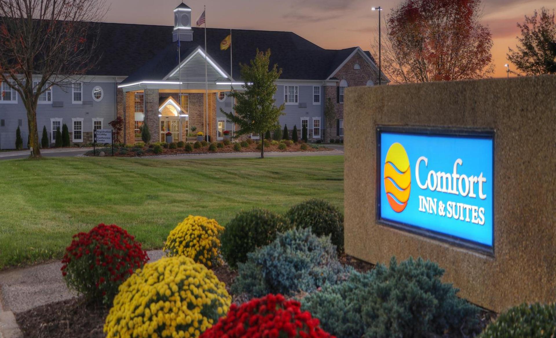 Comfort Inn & Suites and Conference Center — hotel in Mount Pleasant