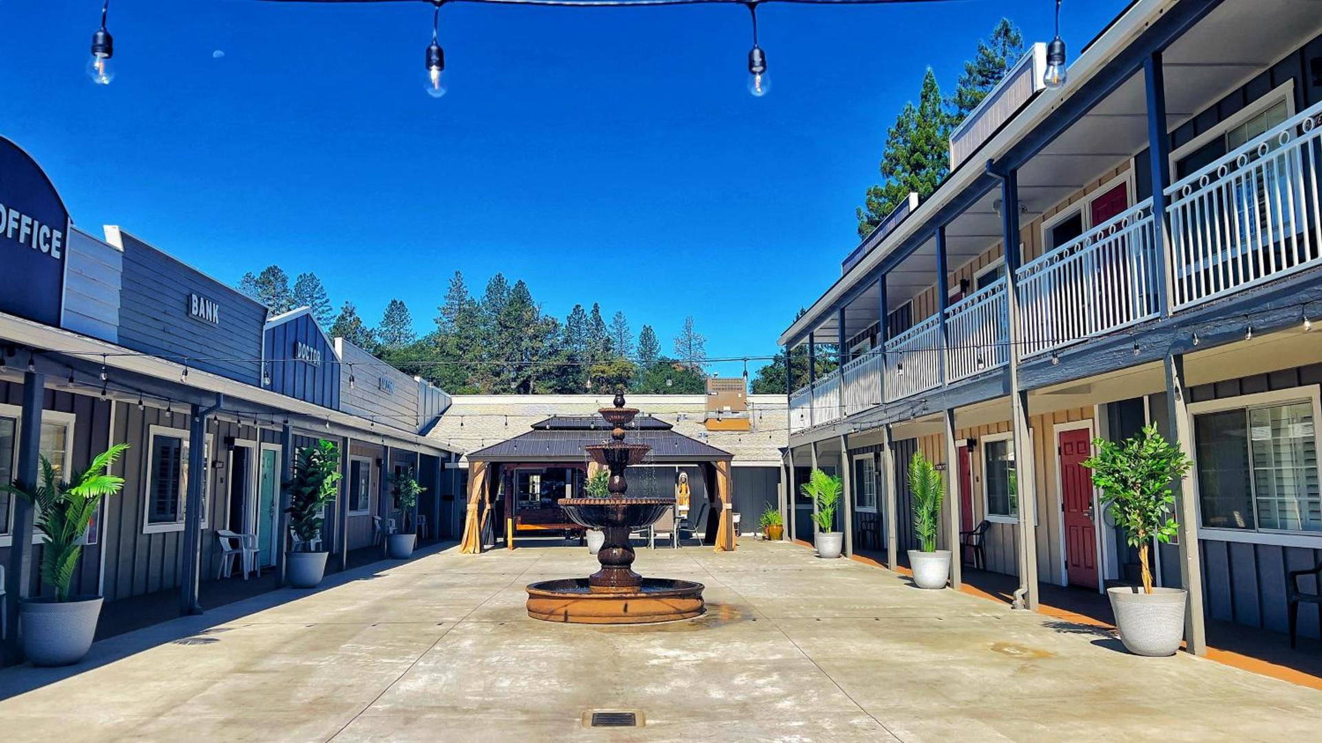 The Old West Inn — hotel in Willits