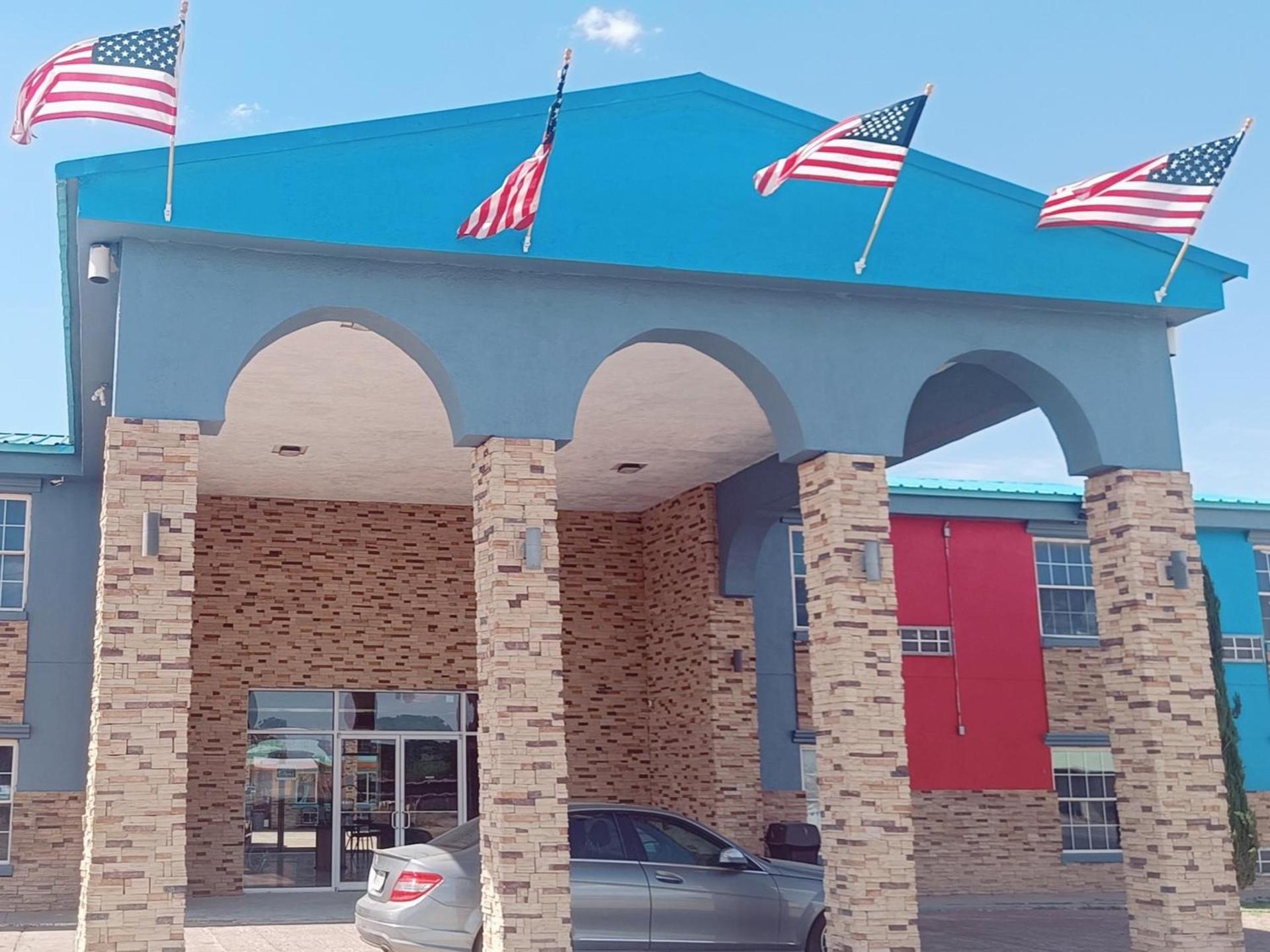 B&J HOTEL AND APARTMENTS — hotel in Pecos