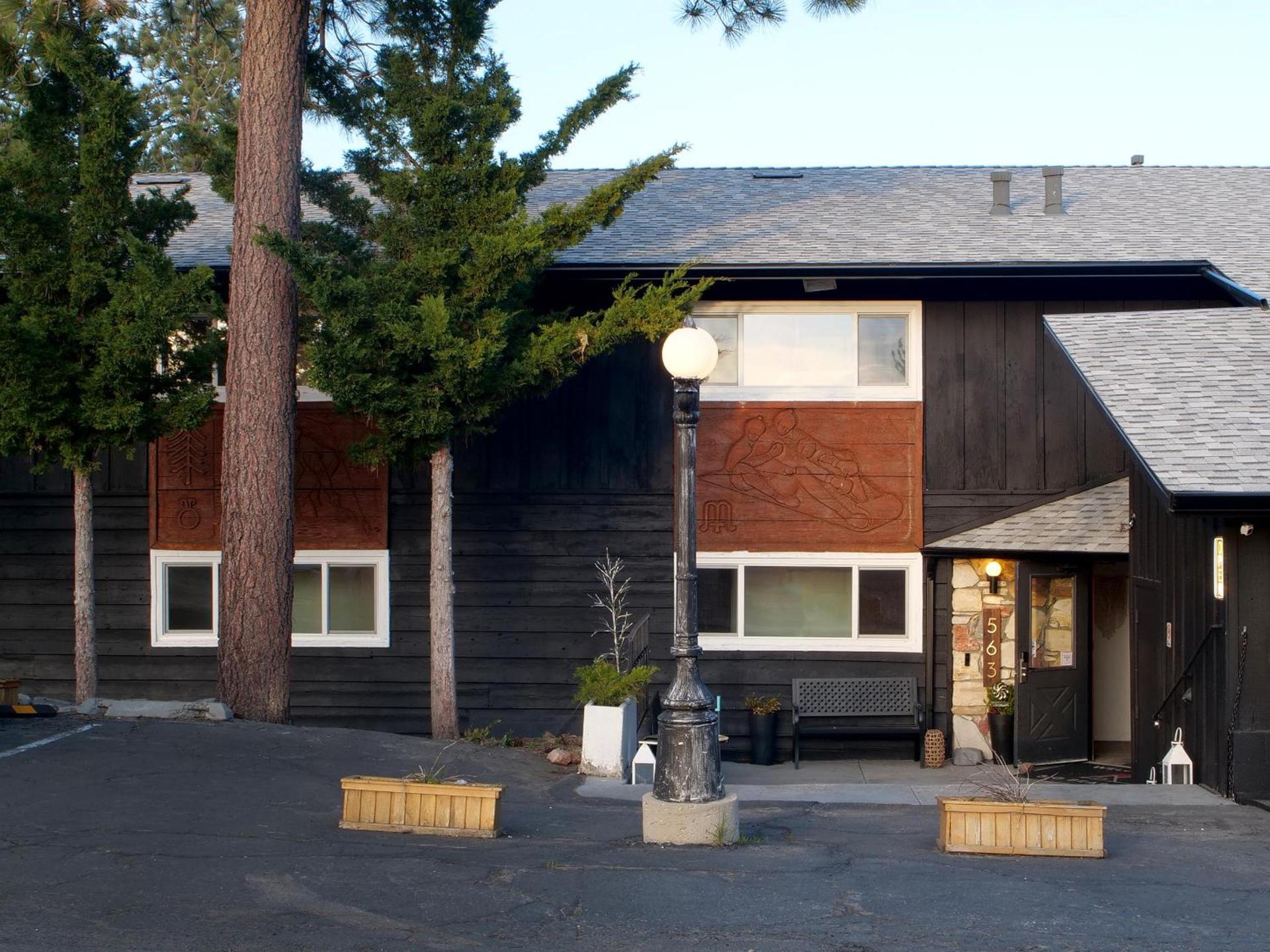 Sierra Blue Hotel & Swim Club — hotel in Big Bear Lake