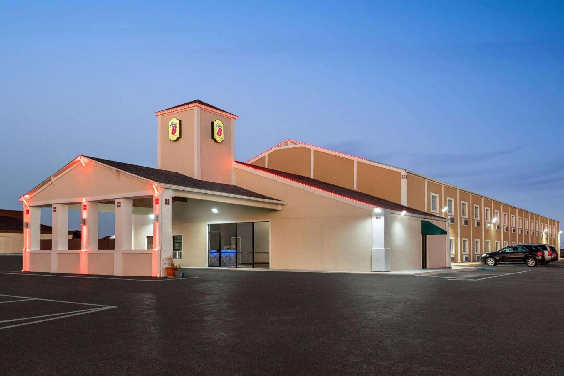 Super 8 by Wyndham Gainesville TX — hotel in Gainesville