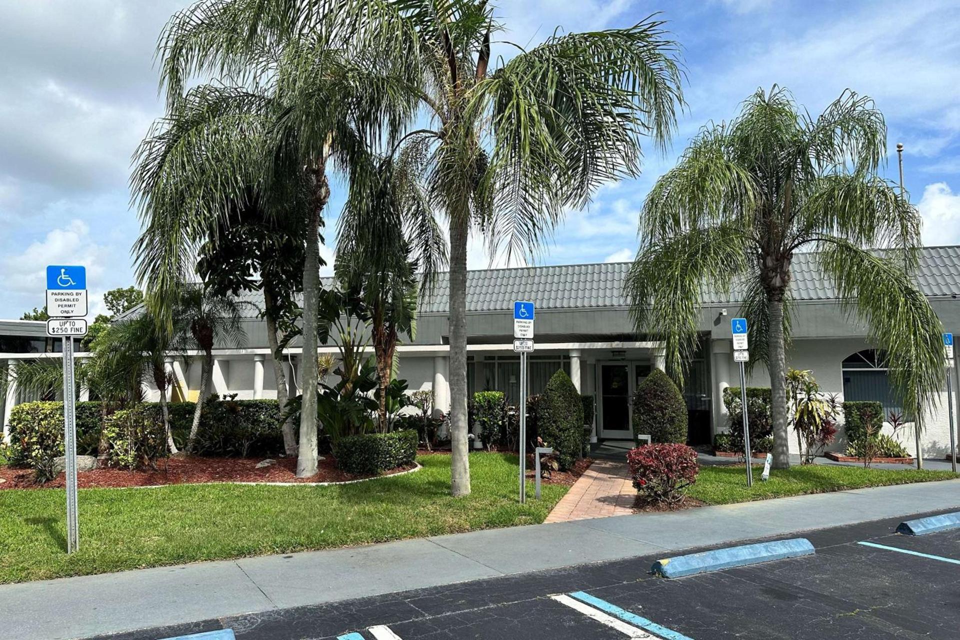 Ramada by Wyndham Cocoa — hotel in Cocoa