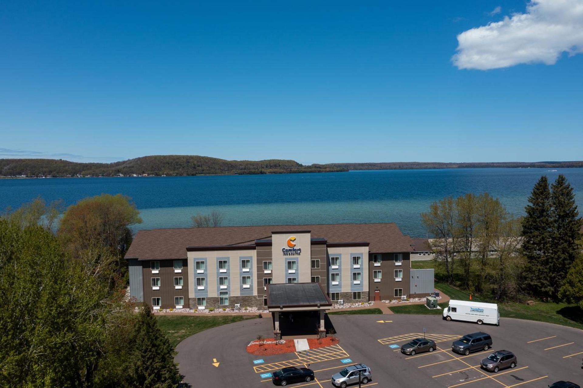 Comfort Inn & Suites Munising-Lakefront — hotel in Munising