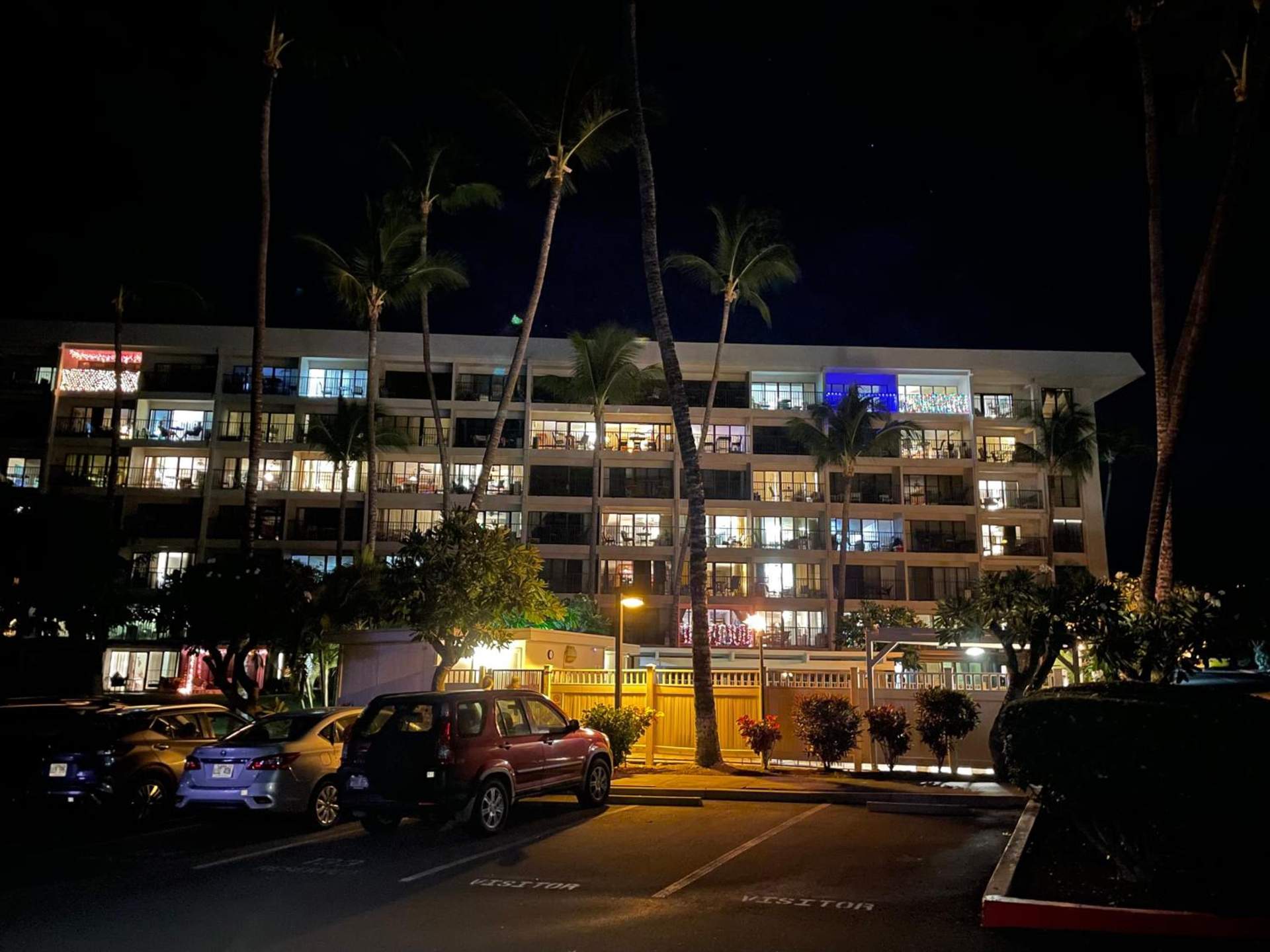 DELUXE PANORAMIC OCEAN VIEW - Dual AC - RENOVATED - FULLY EQUIPPED - SELF MGMT FREE PARKING