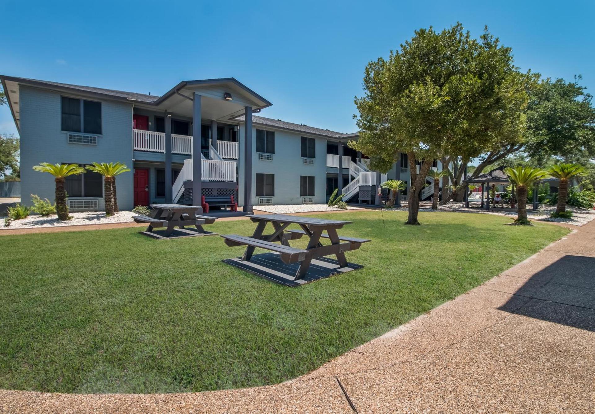 Econo Lodge Inn & Suites Fulton - Rockport — hotel in Rockport