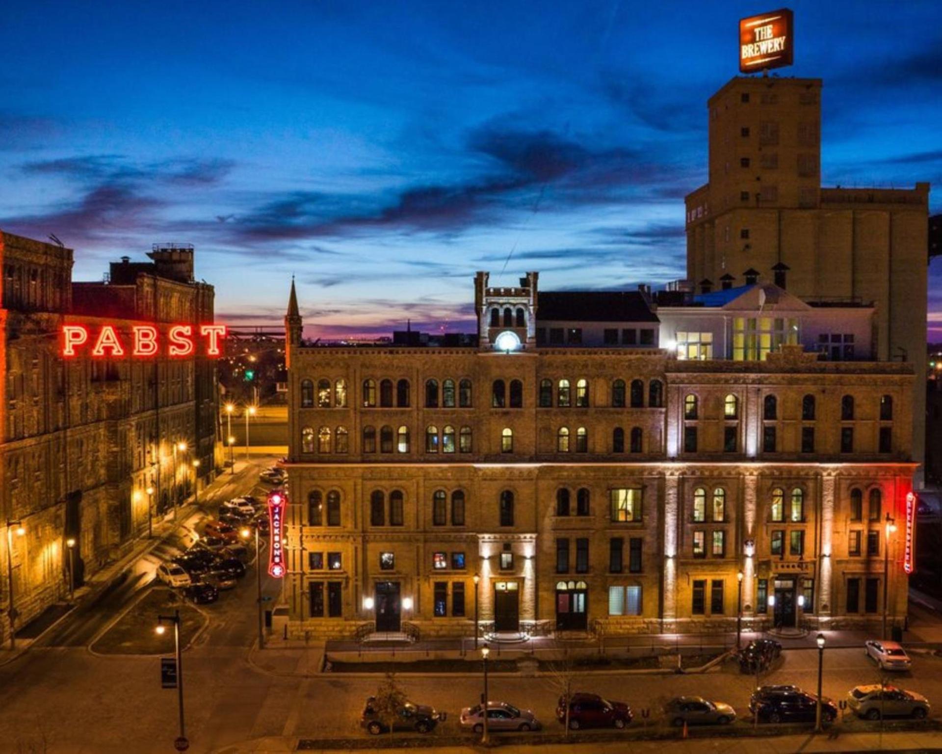 Brewhouse Inn and Suites — hotel in Milwaukee
