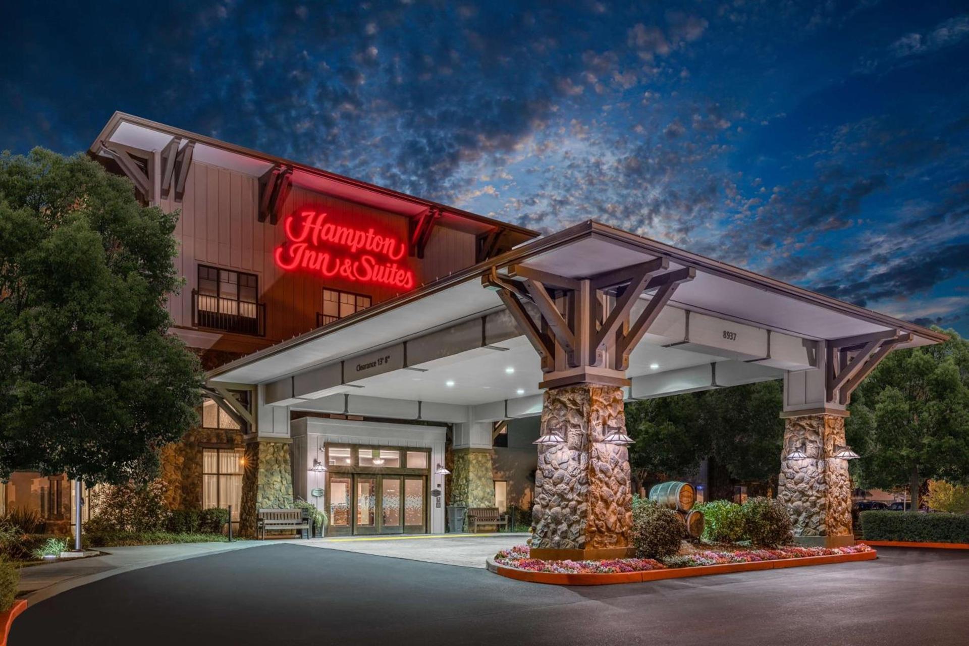Hampton Inn & Suites Windsor-Sonoma Wine Country — hotel in Windsor