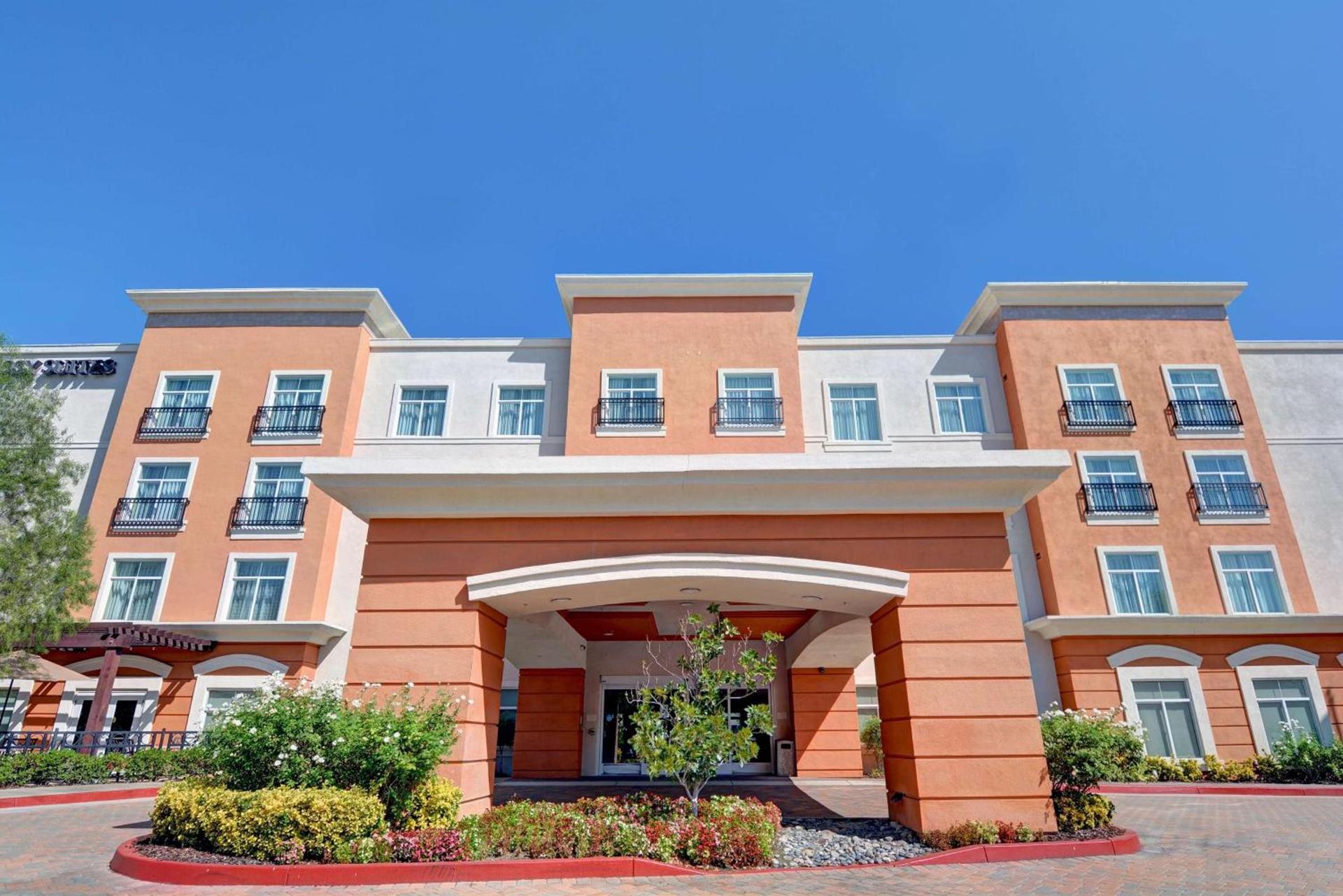 Embassy Suites Valencia — hotel in Valencia