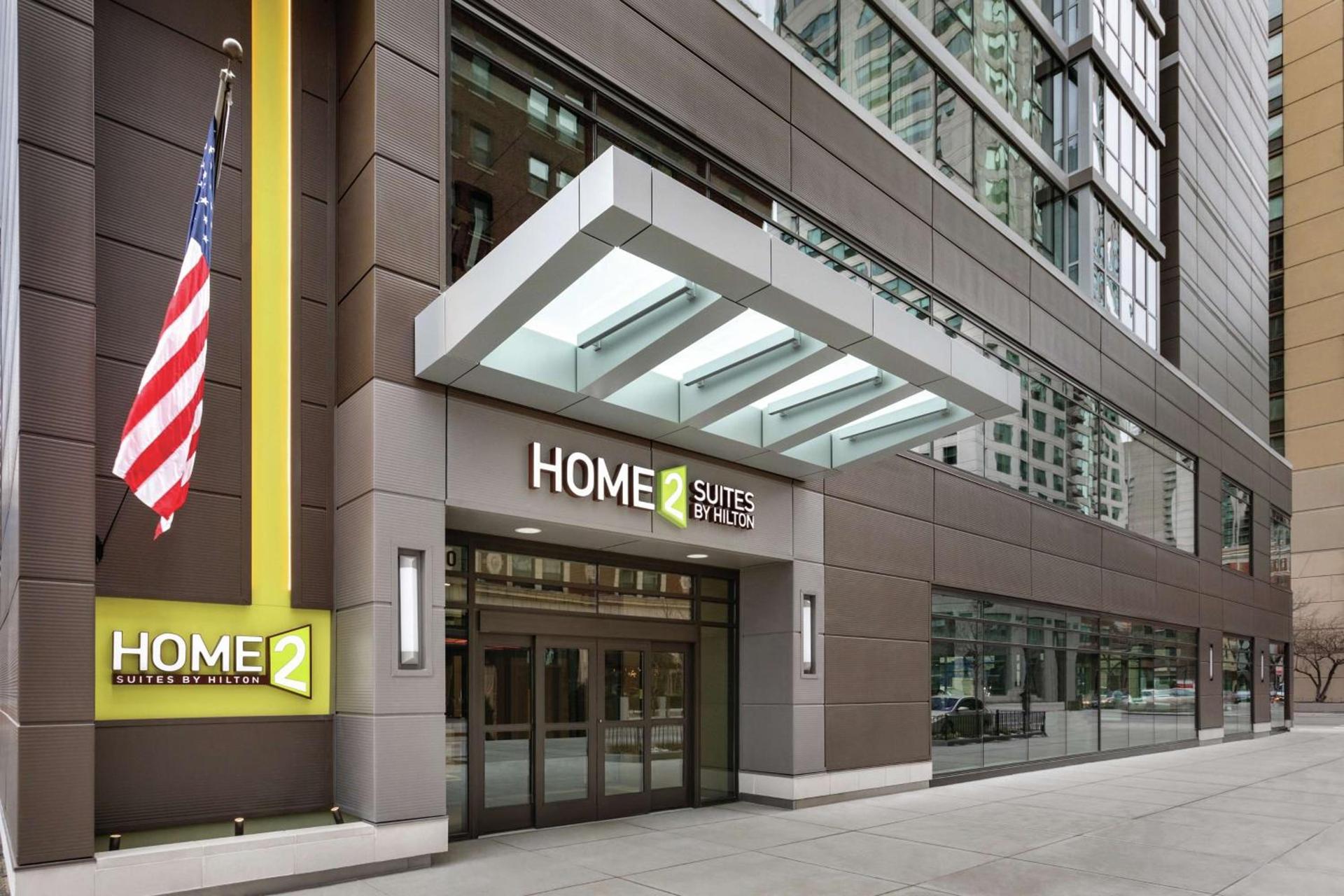 Home2 Suites By Hilton Chicago River North — hotel in Chicago