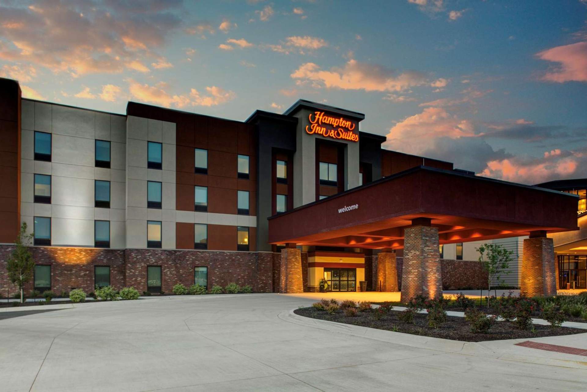 Hampton Inn & Suites by Hilton Pittsburg Kansas Crossing Casino near PSU