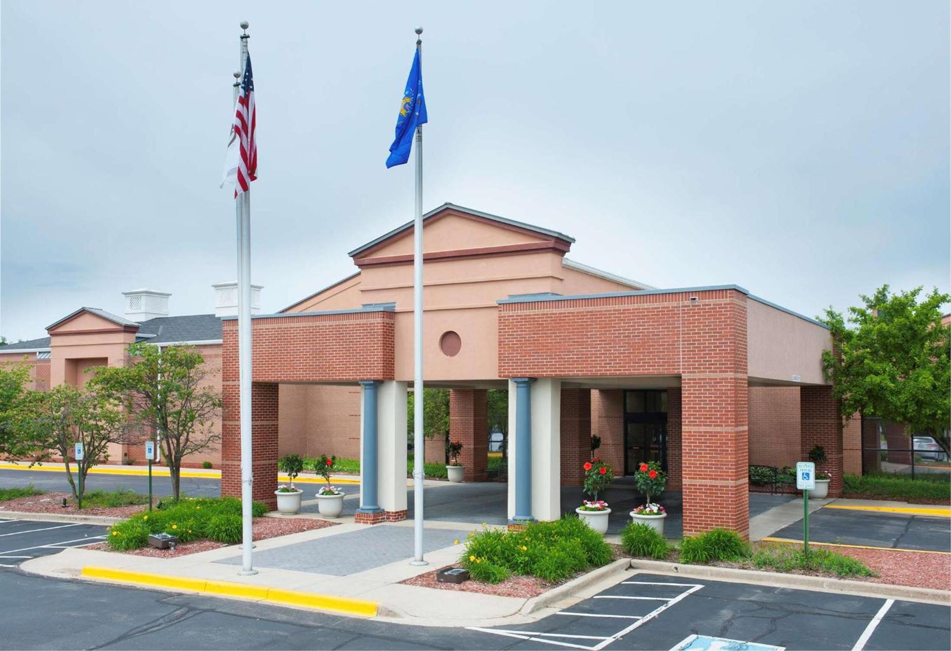 DoubleTree by Hilton Milwaukee/Brookfield — hotel in Brookfield