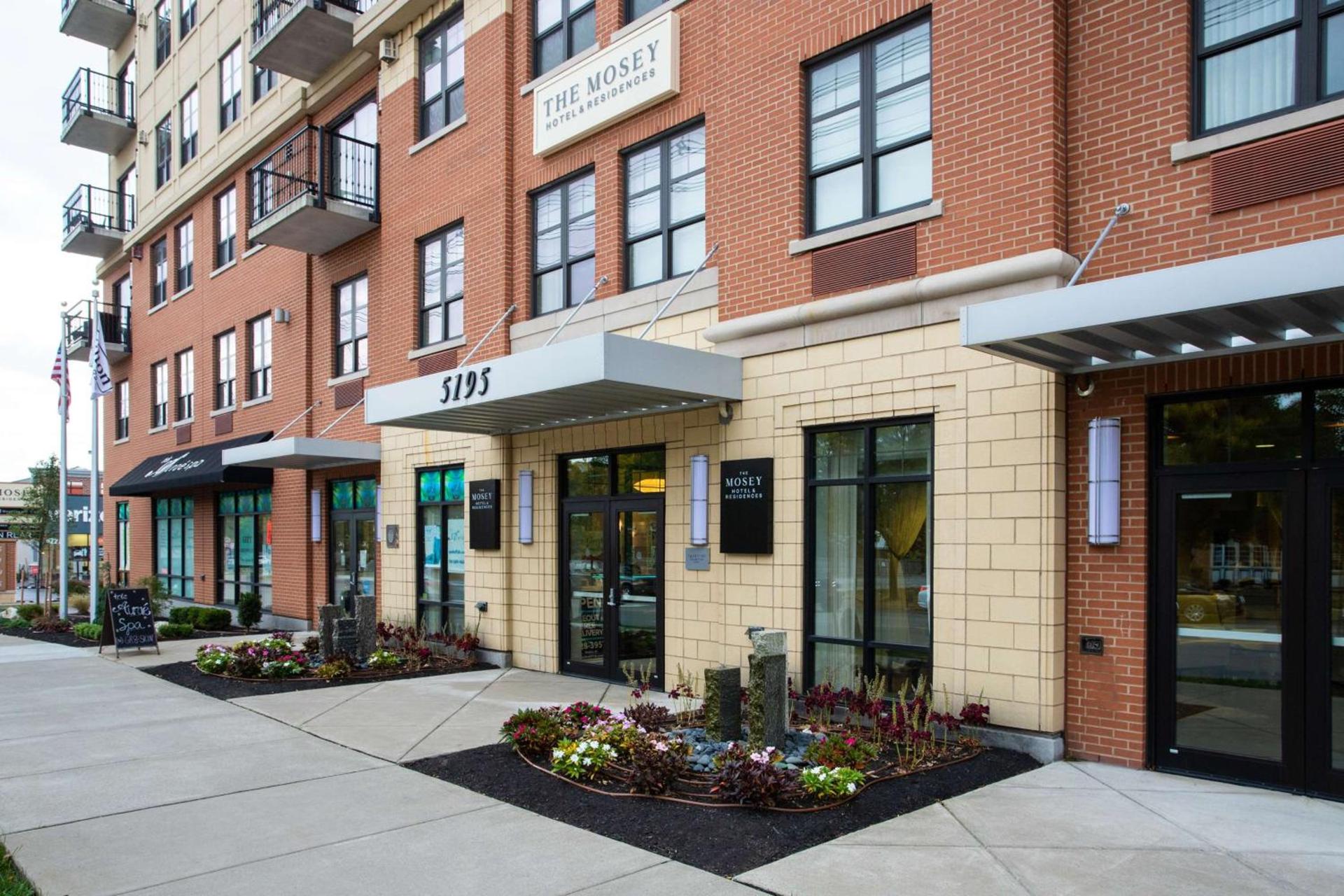 The Mosey Buffalo Williamsville Tapestry Collection Hilton — hotel in Williamsville