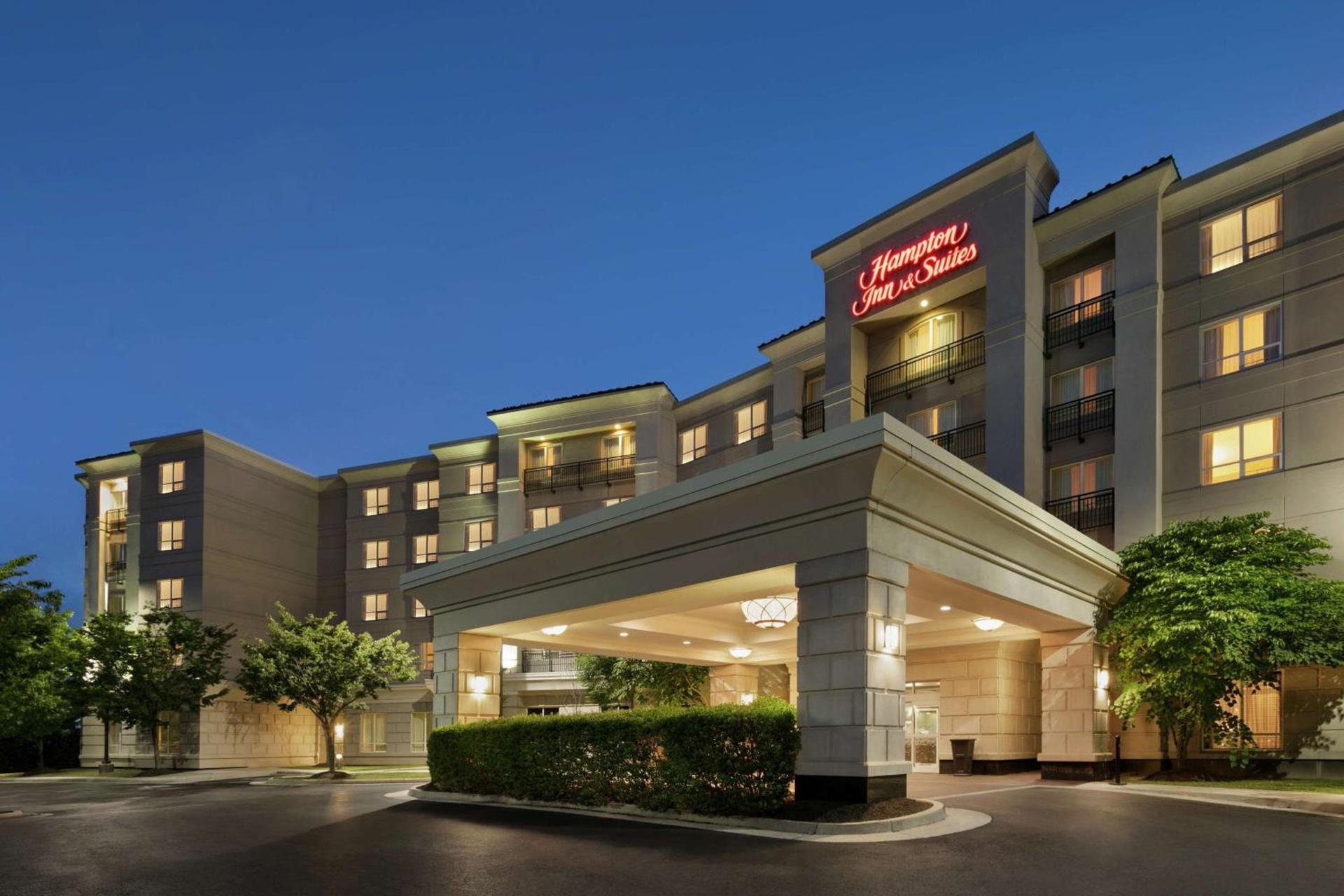 Hampton Inn & Suites Washington-Dulles International Airport — hotel in Sterling