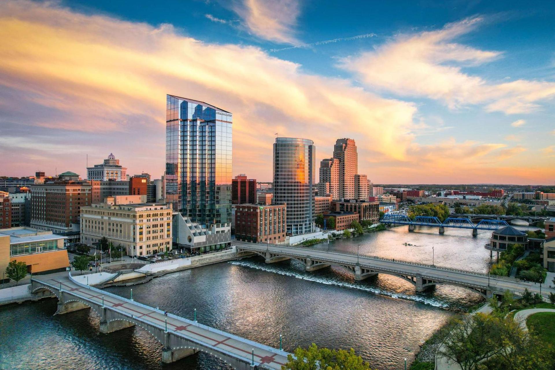 Amway Grand Plaza Hotel, Curio Collection by Hilton — hotel in Grand Rapids