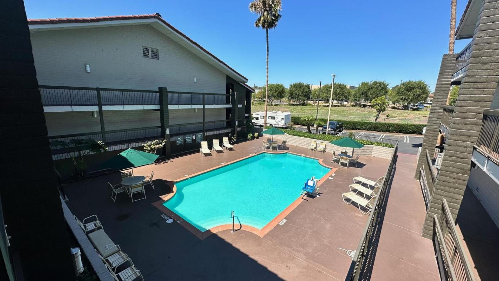 Days Inn by Wyndham San Diego Vista — hotel in Vista
