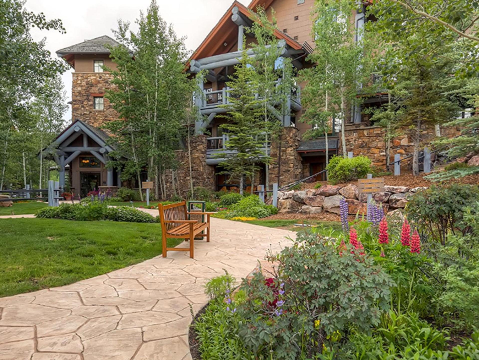 Bachelor Gulch Village by Vail Resorts — hotel in Avon