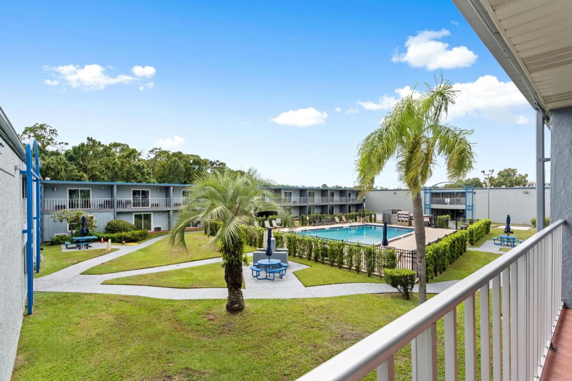 Celebration Suites — hotel in Orlando