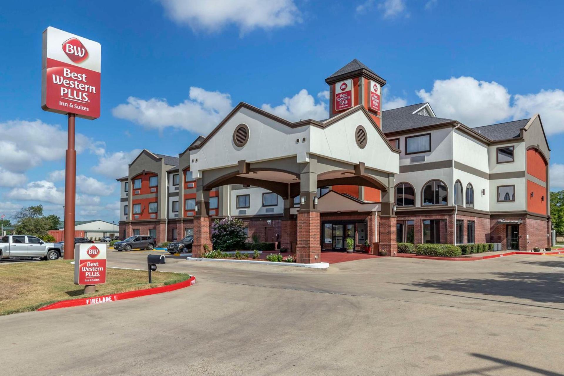 Best Western Plus Victoria Inn & Suites — hotel in Victoria