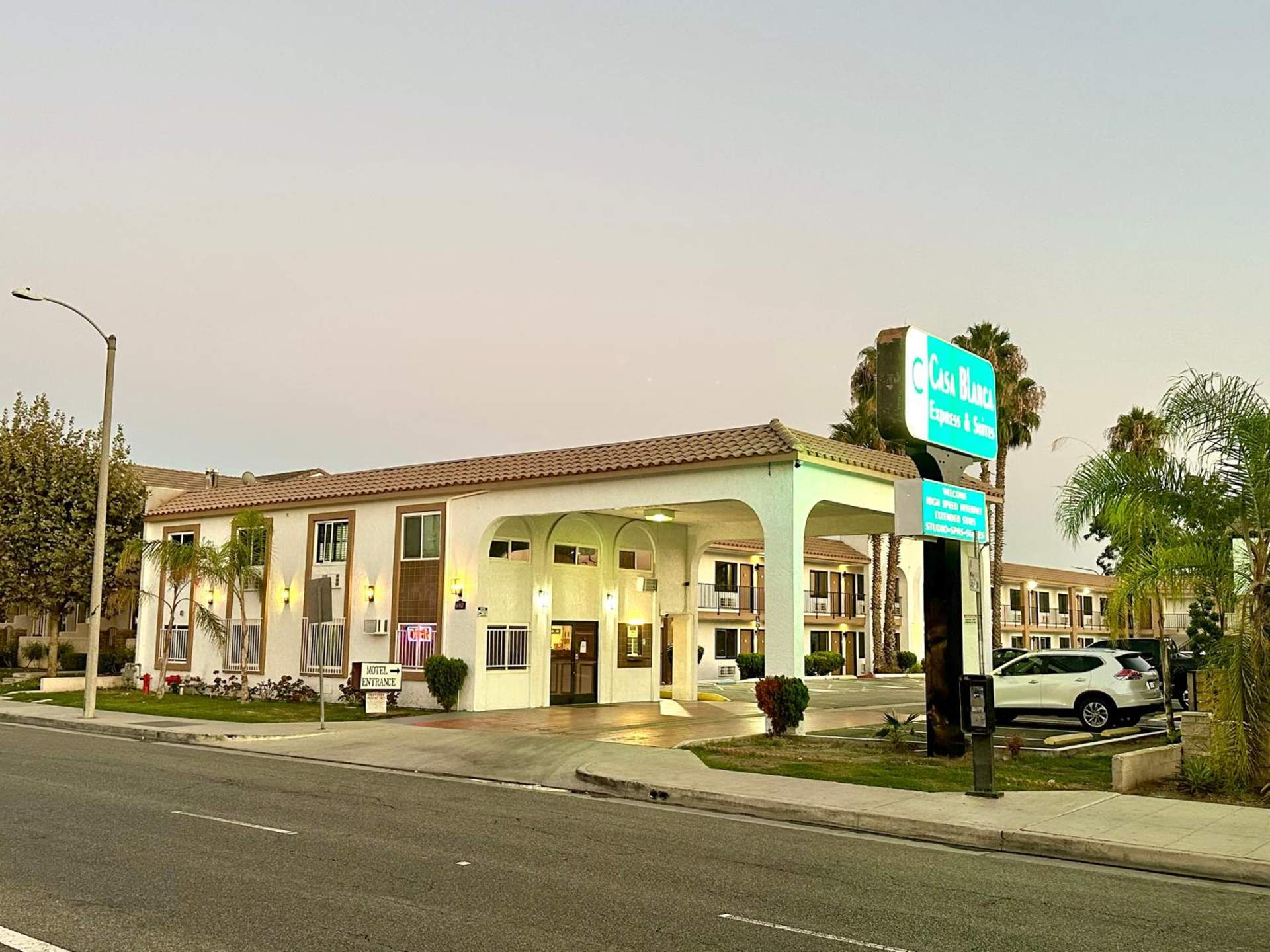 Casa Blanca Hotel - Cypress, Buena Park