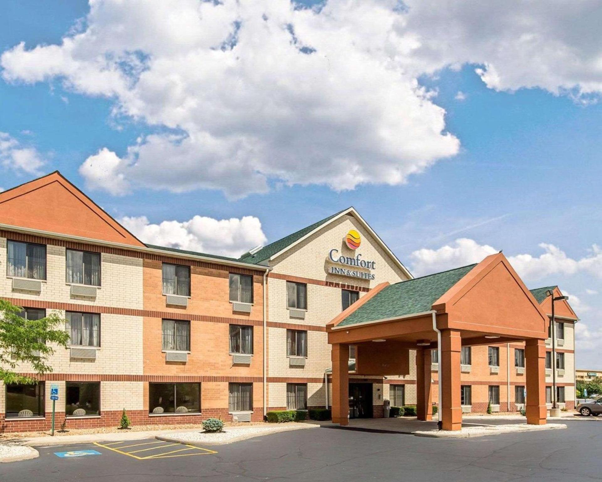 Comfort Inn & Suites near Tinley Park Amphitheater — hotel in Tinley Park