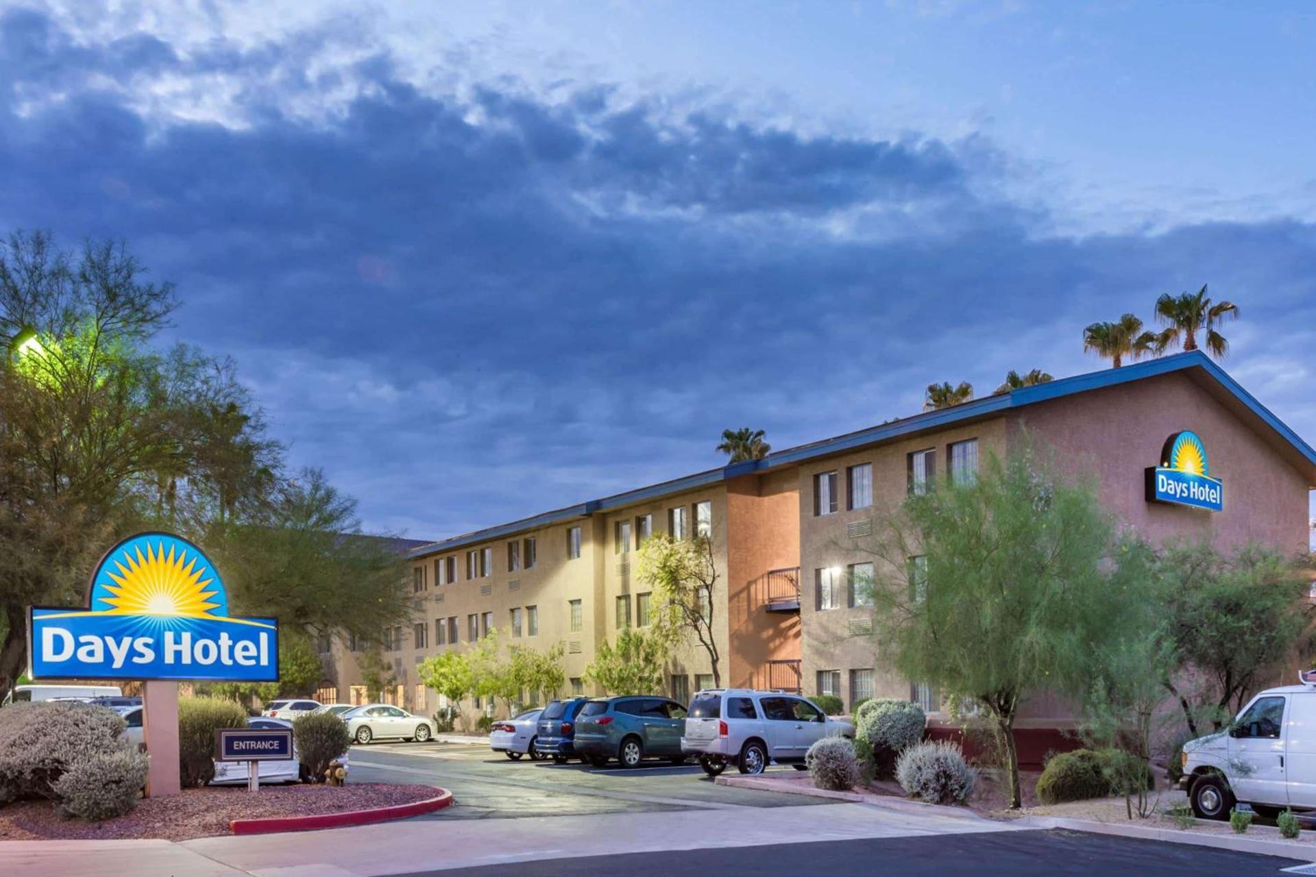 Days Inn & Suites by Wyndham Mesa Near Phoenix — hotel in Mesa
