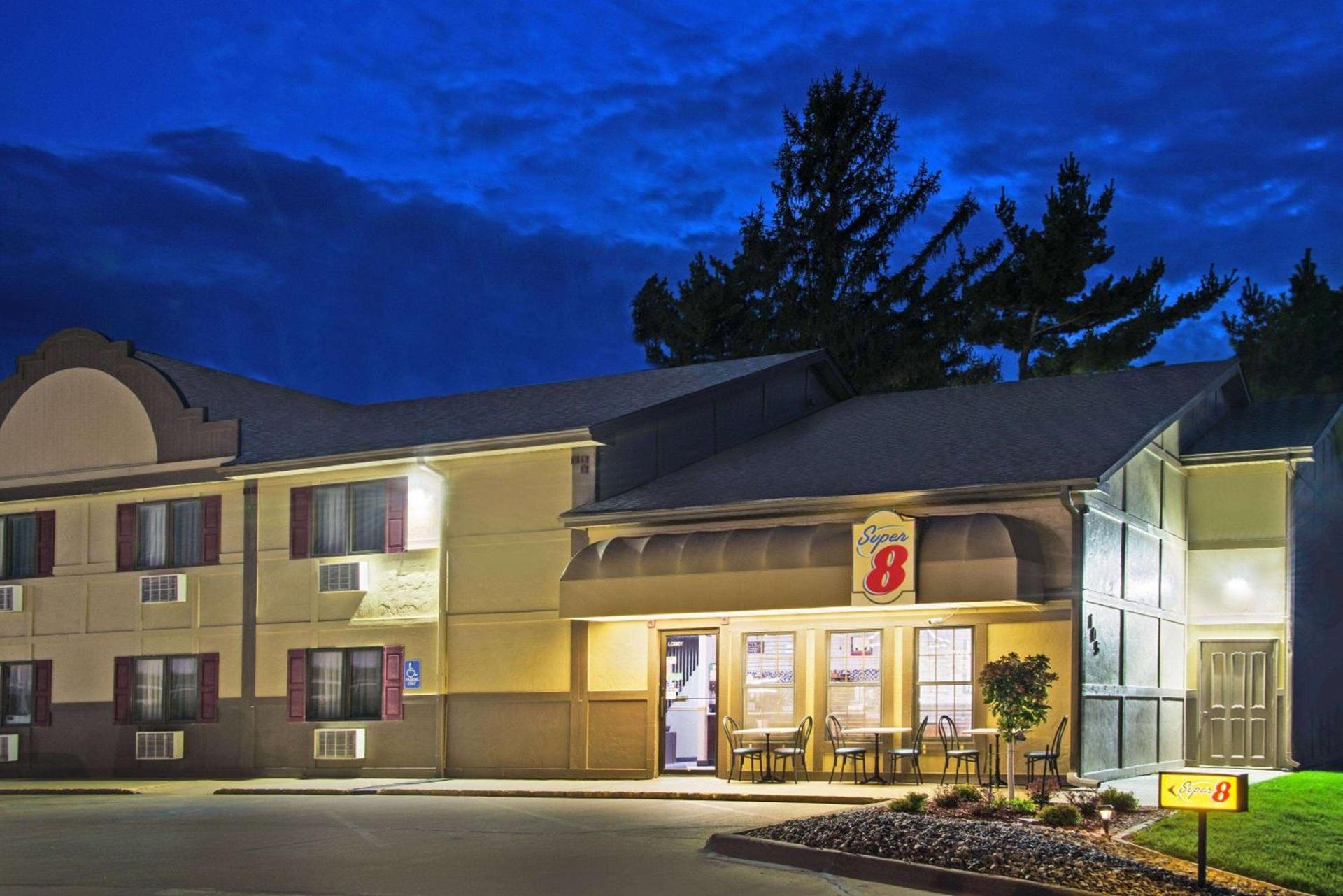 Super 8 by Wyndham Pella — hotel in Pella