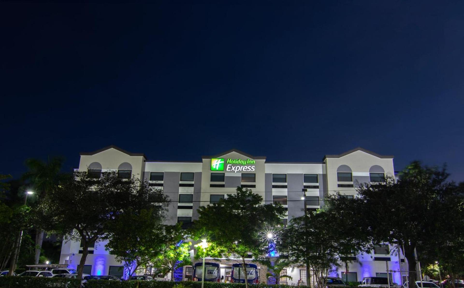 Holiday Inn Express and Suites Fort Lauderdale Airport West by IHG — hotel in Davie