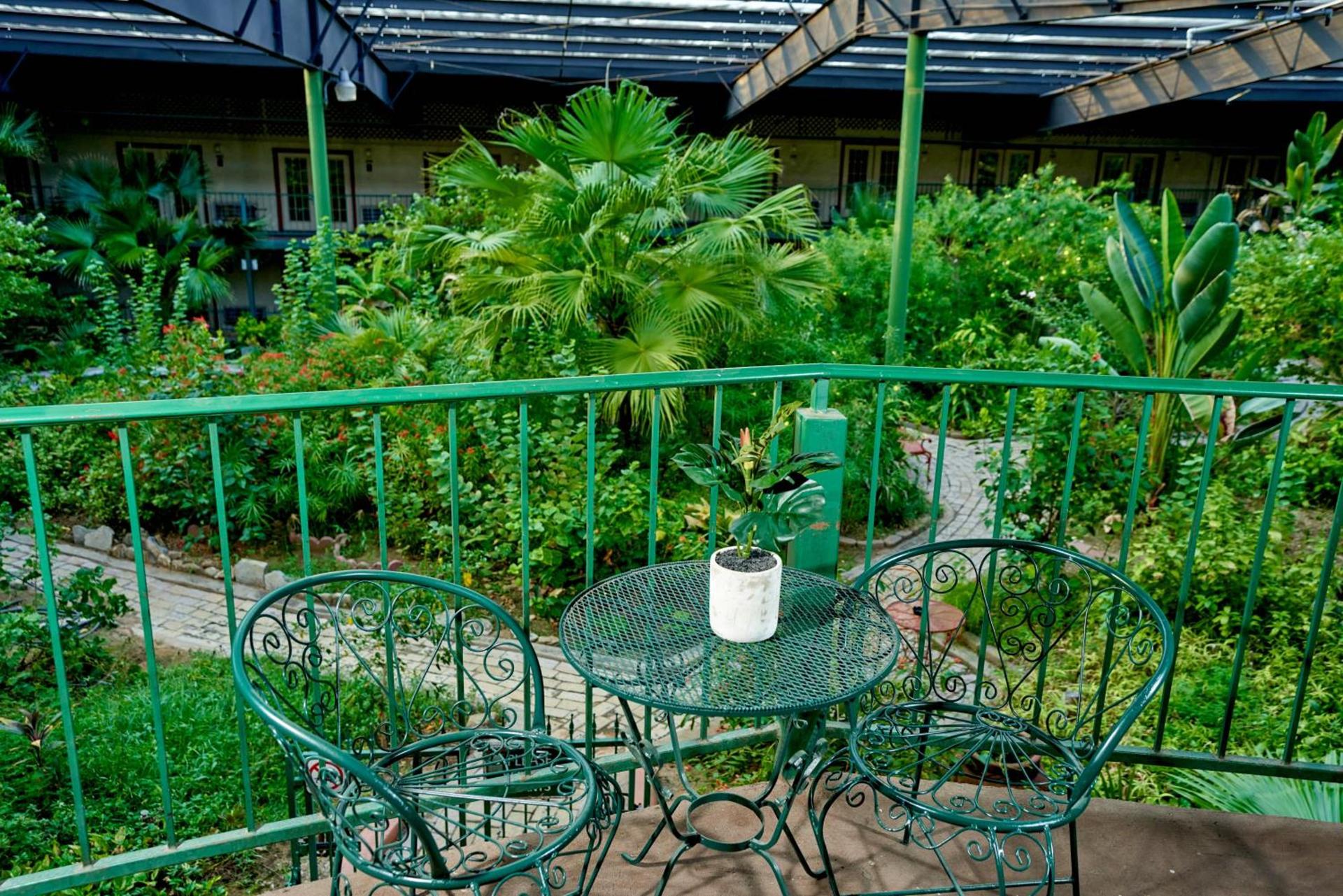 Family Garden Inn & Suites — hotel in Laredo