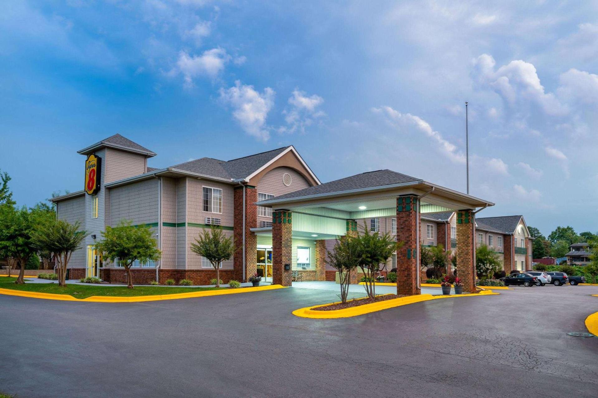 Super 8 by Wyndham Salisbury — hotel in Salisbury