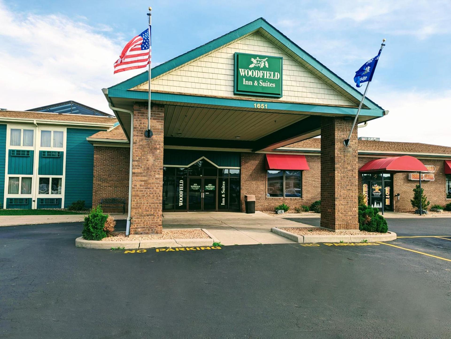 Woodfield Inn and Suites — hotel in Marshfield