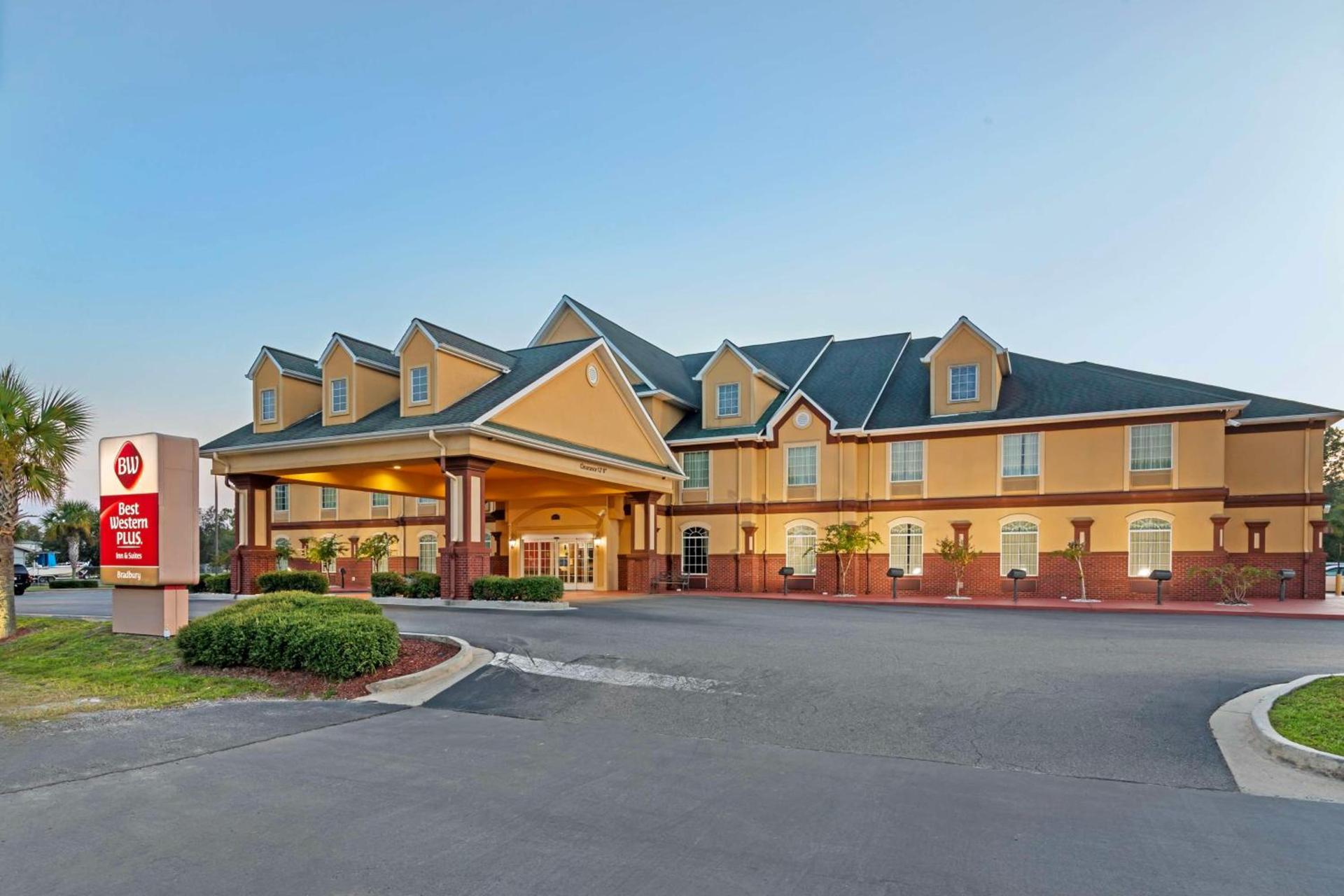 Best Western Plus Bradbury Inn and Suites — hotel in Waycross