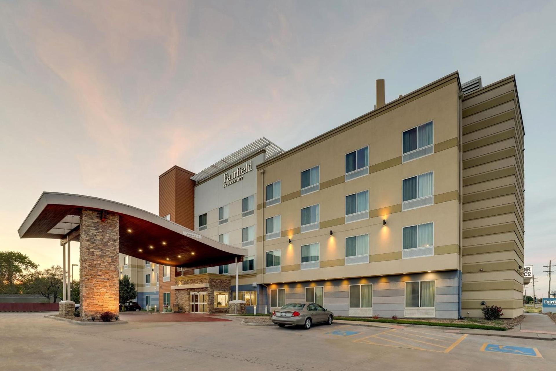 Fairfield Inn and Suites Hutchinson — hotel in Hutchinson