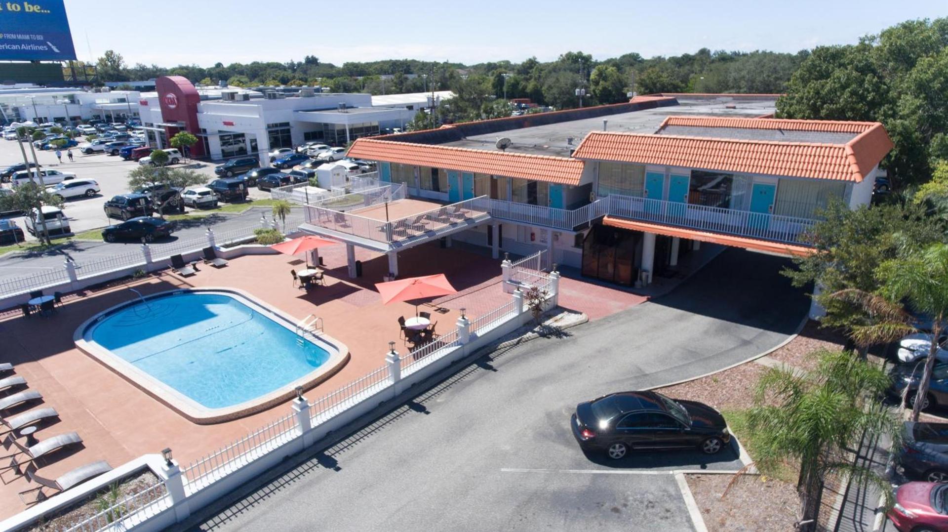 Howard Johnson by Wyndham Clearwater - Dunedin — hotel in Clearwater