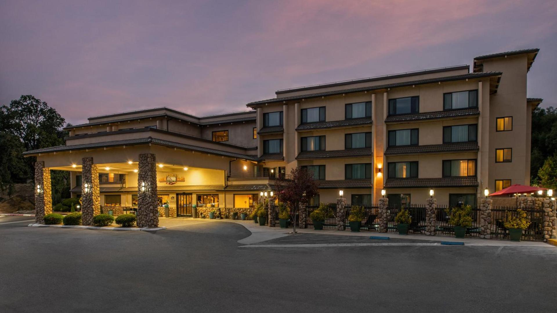 Yosemite Southgate Hotel & Suites — hotel in Oakhurst