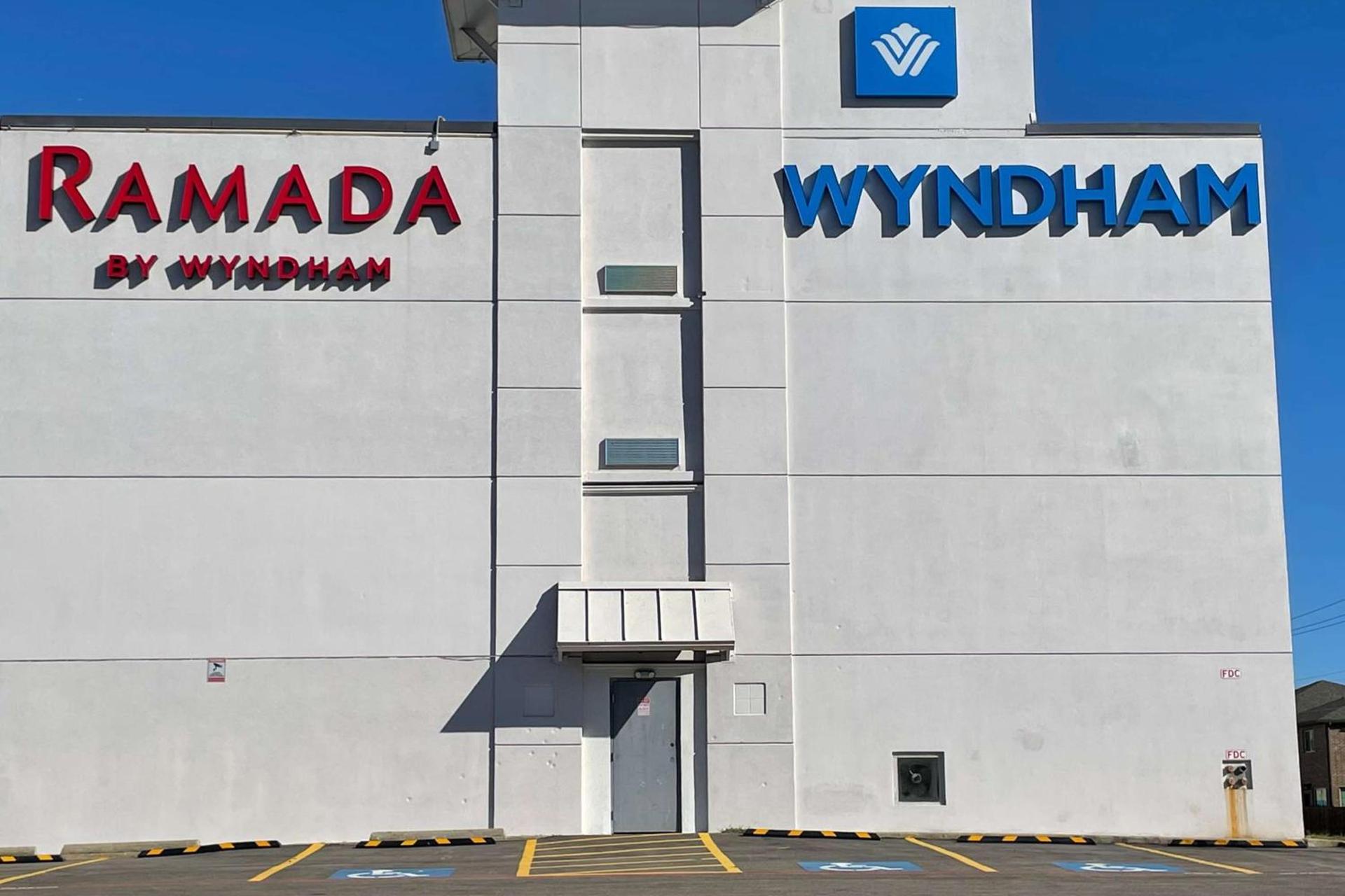 Ramada by Wyndham DFW Airport — hotel in Irving