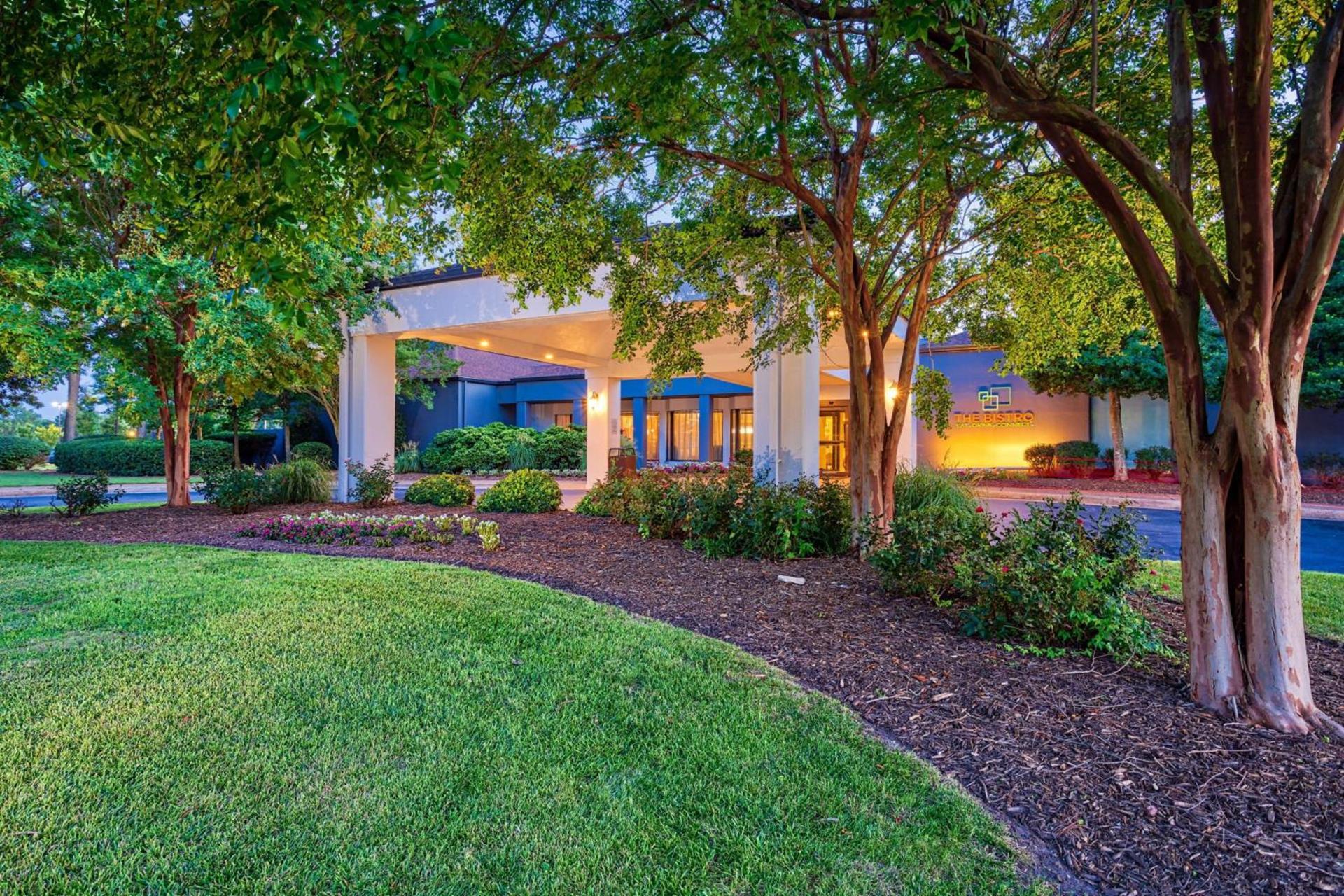Courtyard Hampton — hotel in Hampton