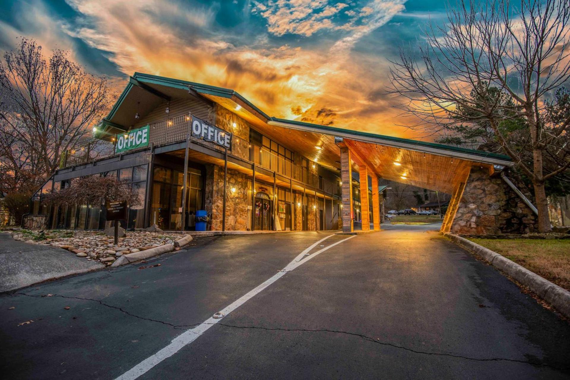 Tremont Lodge & Resort — hotel in Townsend