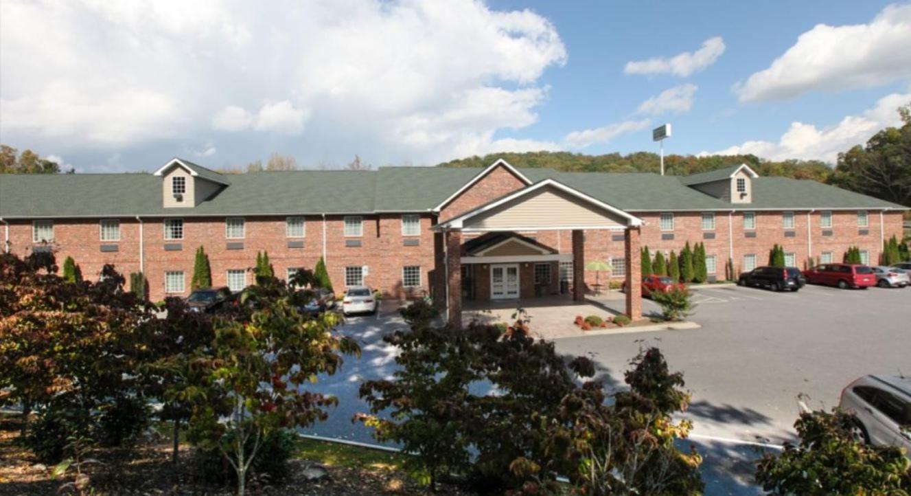 Mountain Inn & Suites Airport - Hendersonville — hotel in Hendersonville
