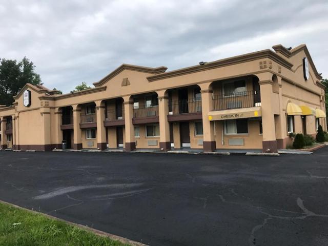 Red Carpet Inn and Suites — hotel in Bellmawr