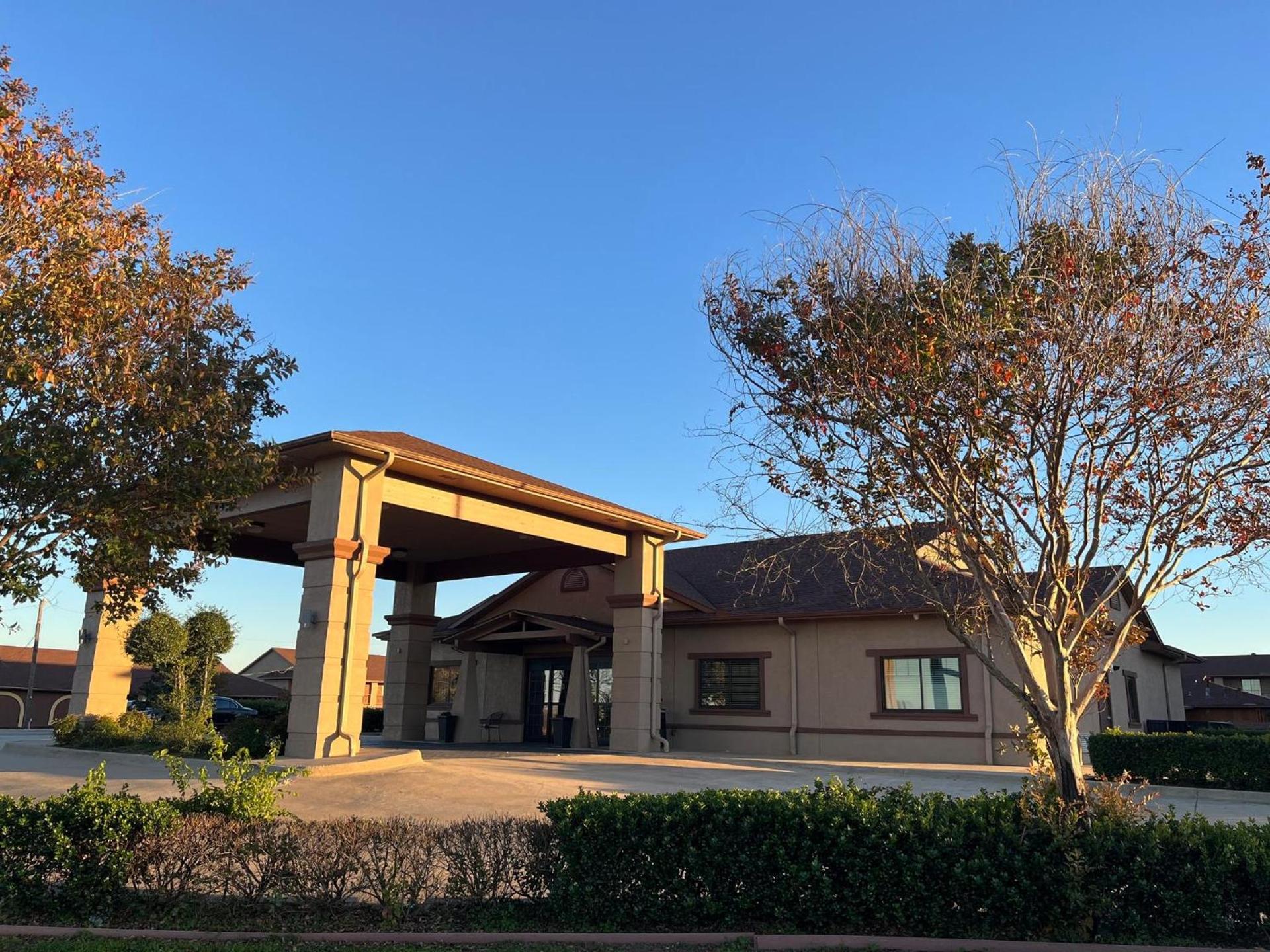 Red Roof Inn & Suites Sulphur Springs — hotel in Sulphur Springs