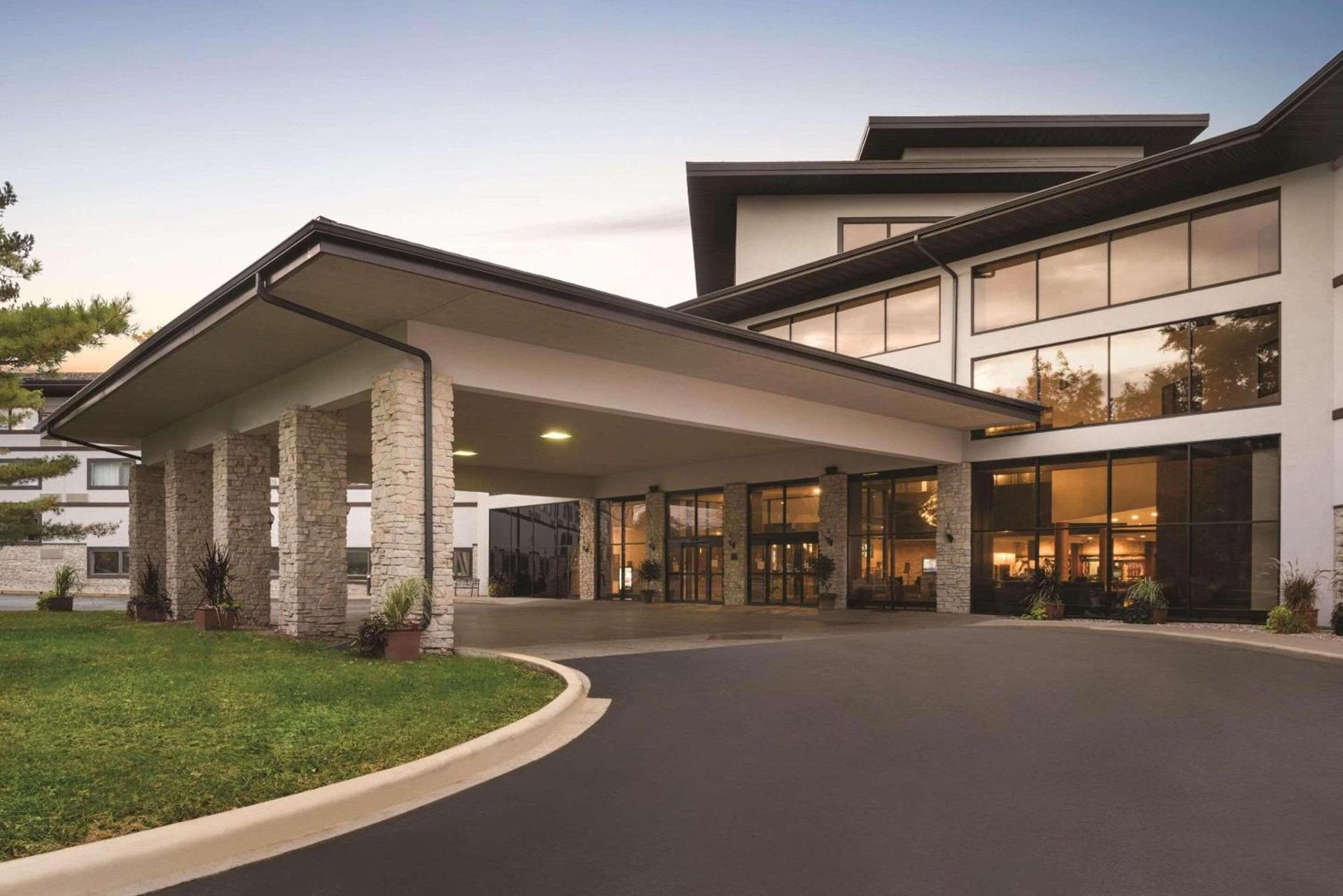 Oneida Casino Hotel — hotel in Green Bay