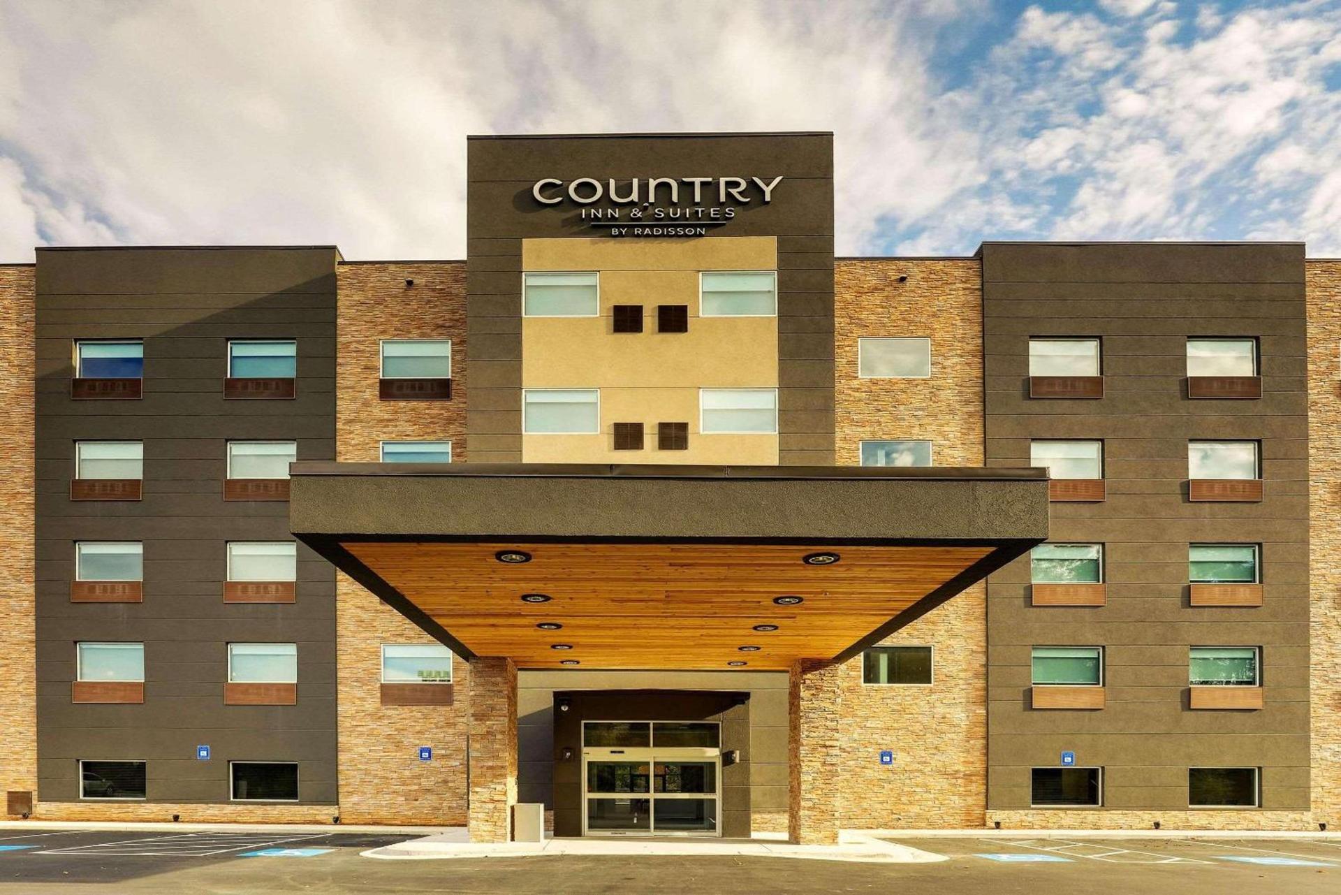 Country Inn & Suites by Radisson, Cumming near NorthSide Hospital Forsyth — hotel in Cumming