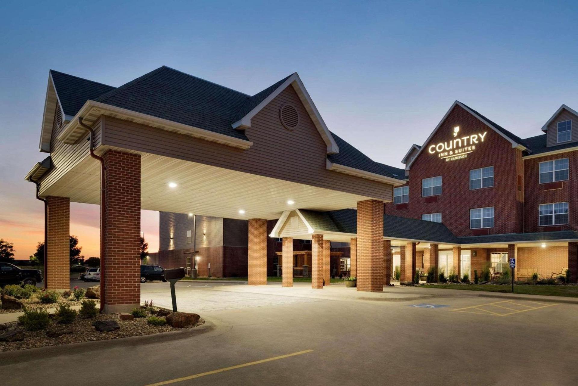 Country Inn & Suites by Radisson, Coralville, IA — hotel in Coralville