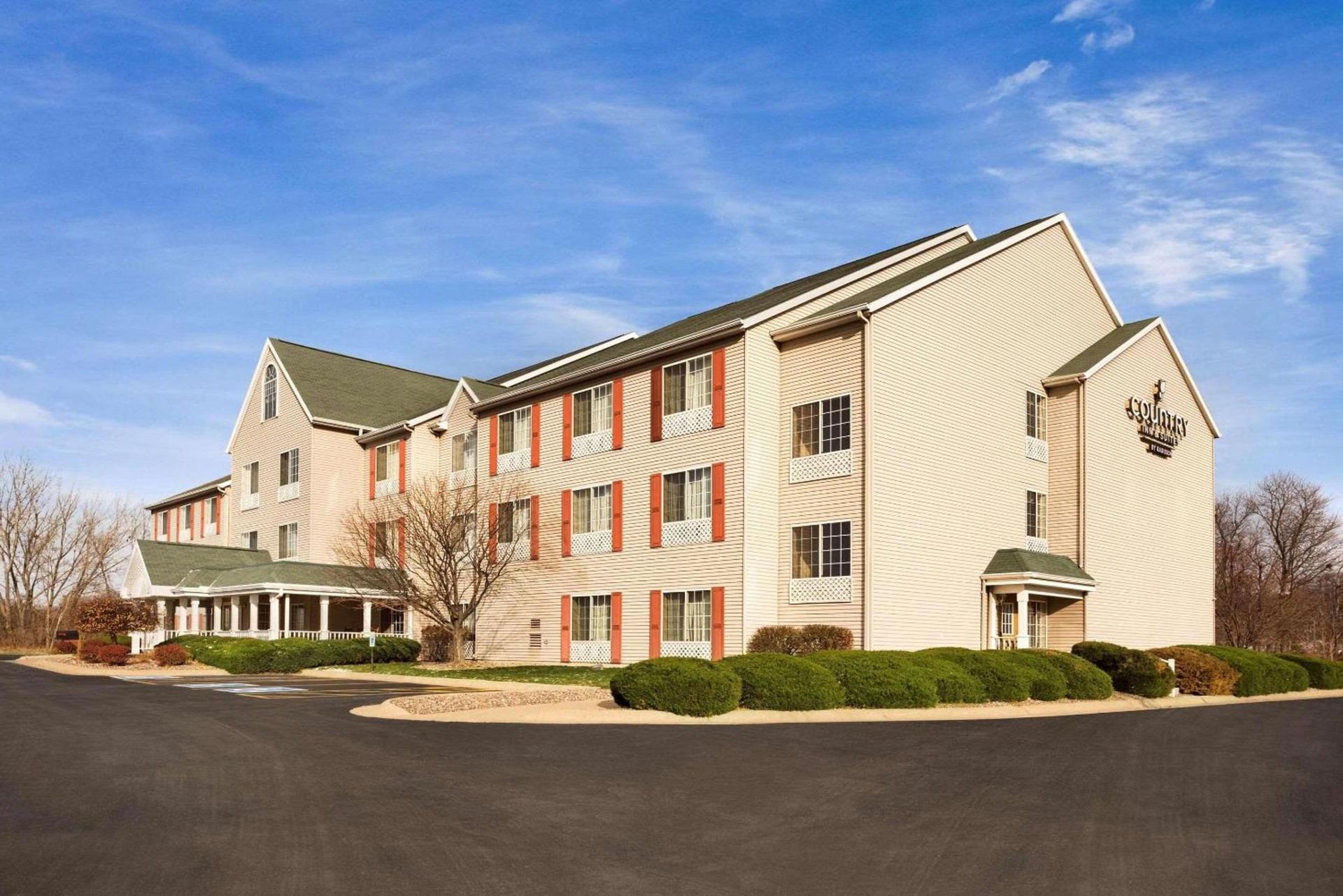 Country Inn & Suites by Radisson, Clinton, IA — hotel in Clinton