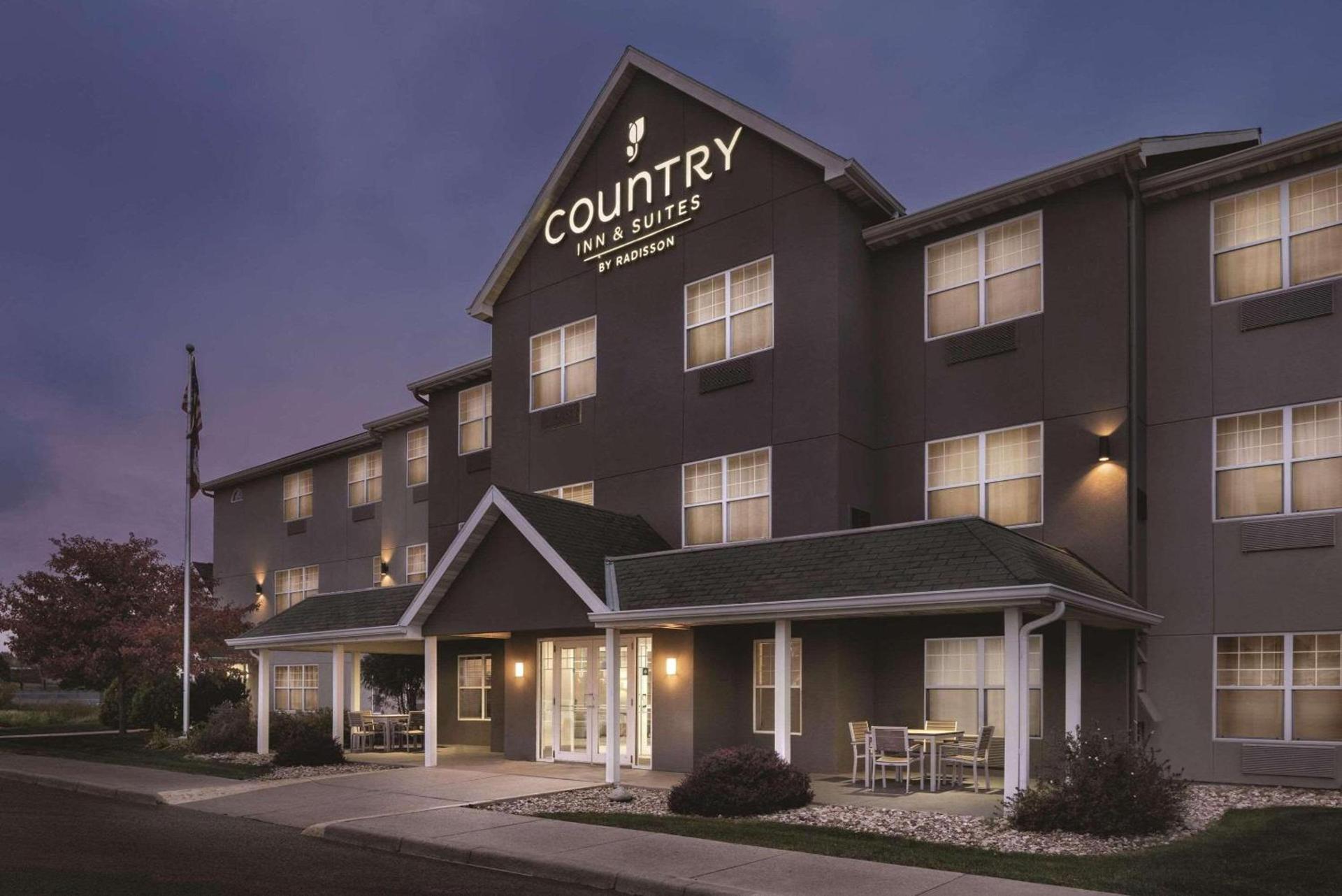 Country Inn & Suites by Radisson, Waterloo, IA — hotel in Waterloo